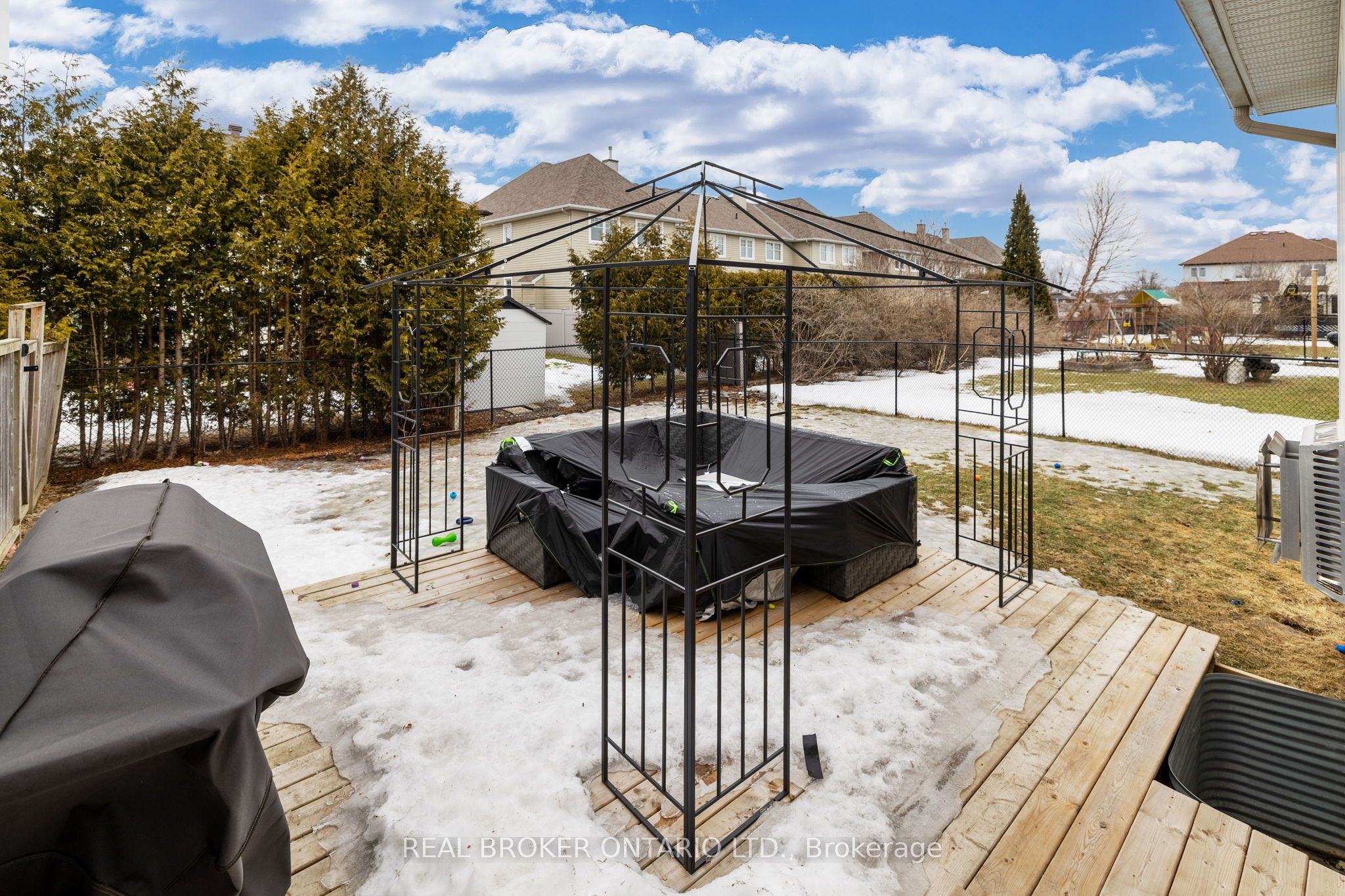 118 Mojave Crescent