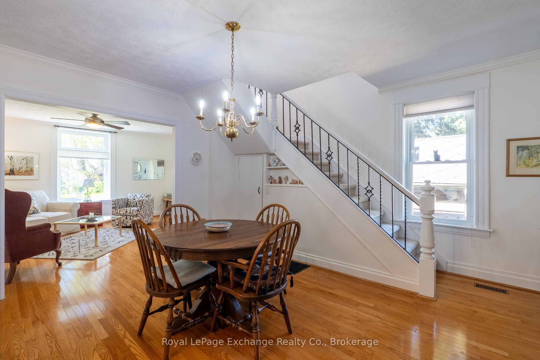 457 Penetangore Row S