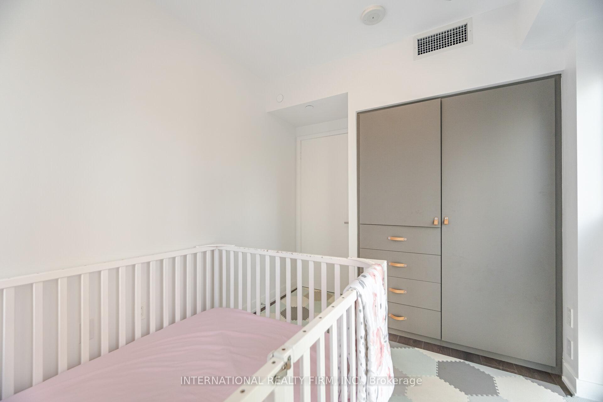 2 Bedrooms Condo at 99 Broadway, Toronto For sale
