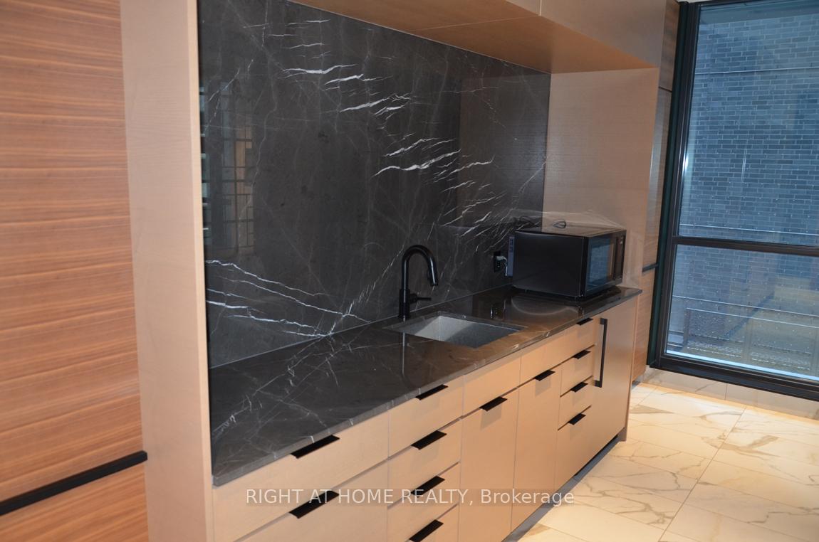 1 Bedroom Condo at 327 King, Toronto For sale