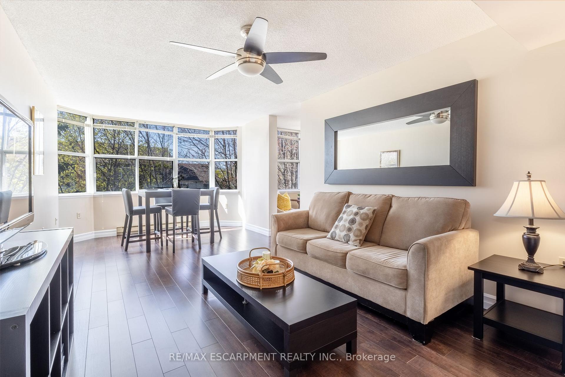 2 Bedrooms Condo at 2199 Sixth,  Oakville For sale