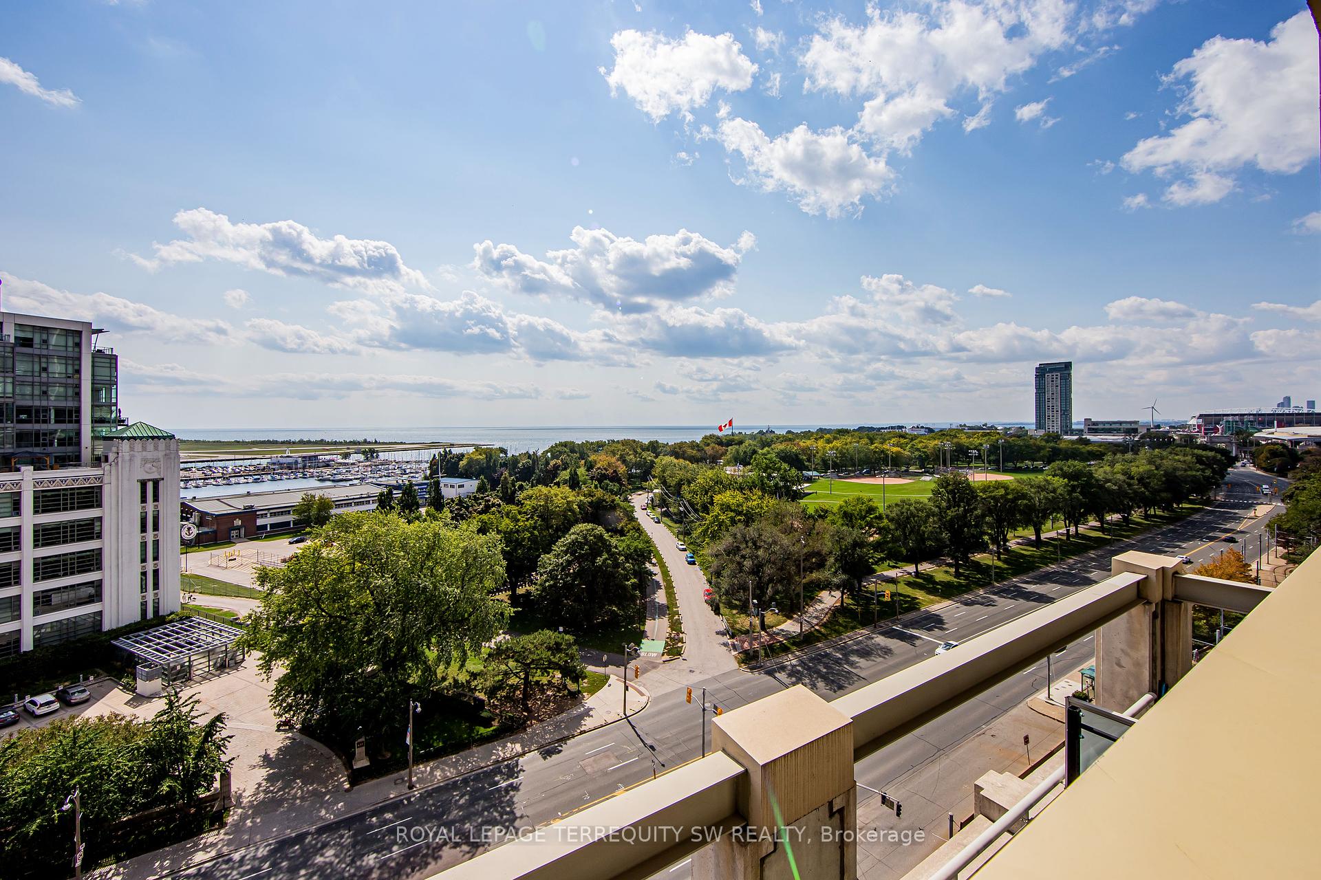 3 Bedrooms Condo at 628 Fleet, Toronto For sale