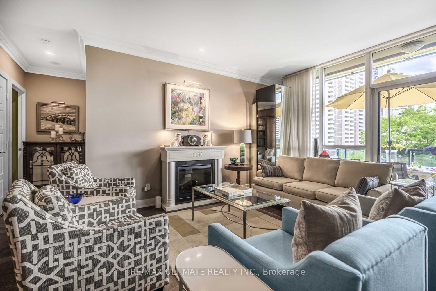 2 Bedrooms Condo at 28 Linden, Toronto For sale