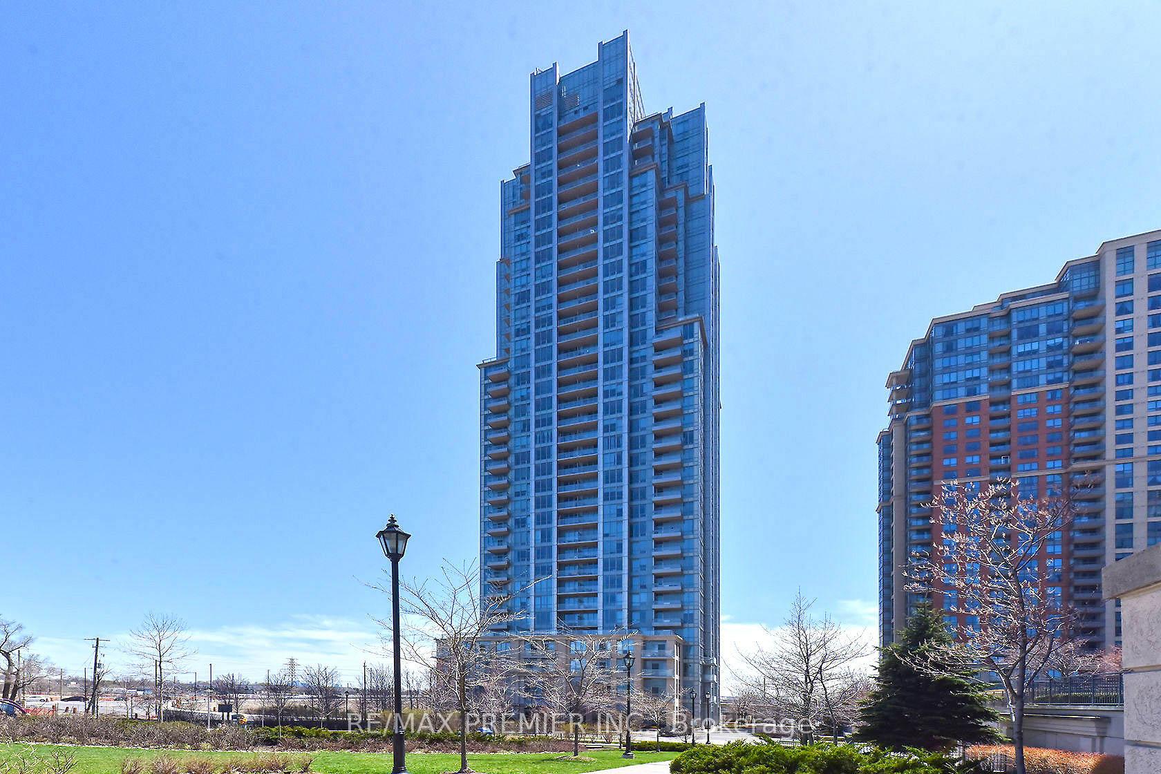2 Bedrooms Condo at 15 Viking, Toronto For sale