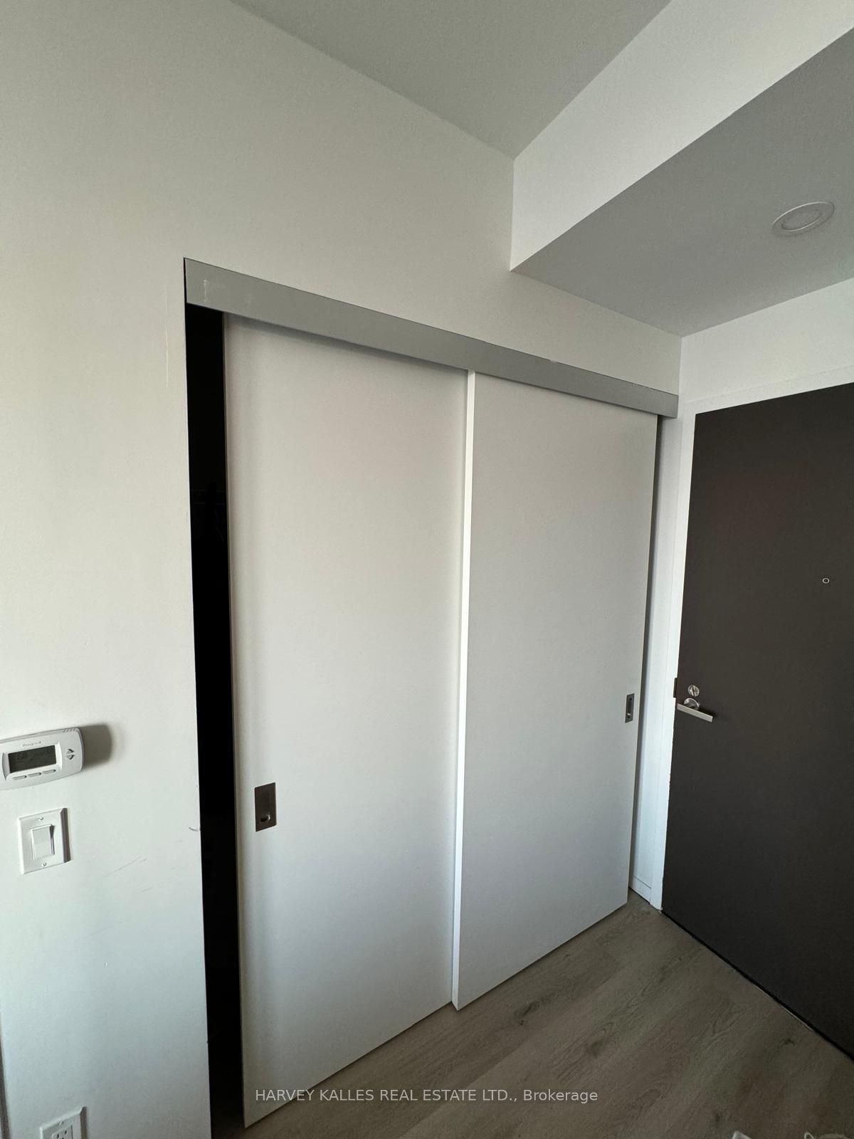 197 Yonge Street 4908