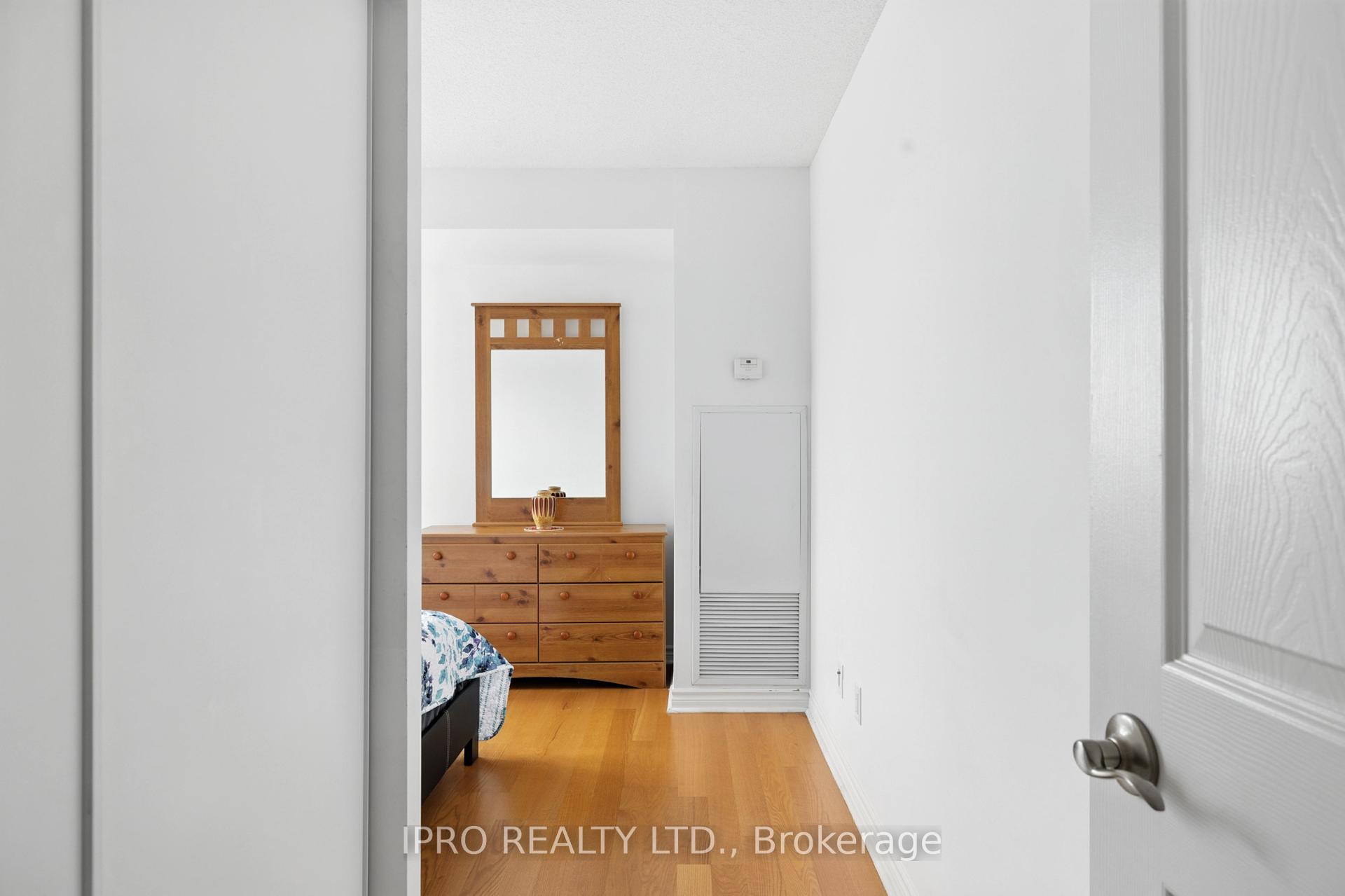 3 Bedrooms Condo at 61 Town Centre, Toronto For sale