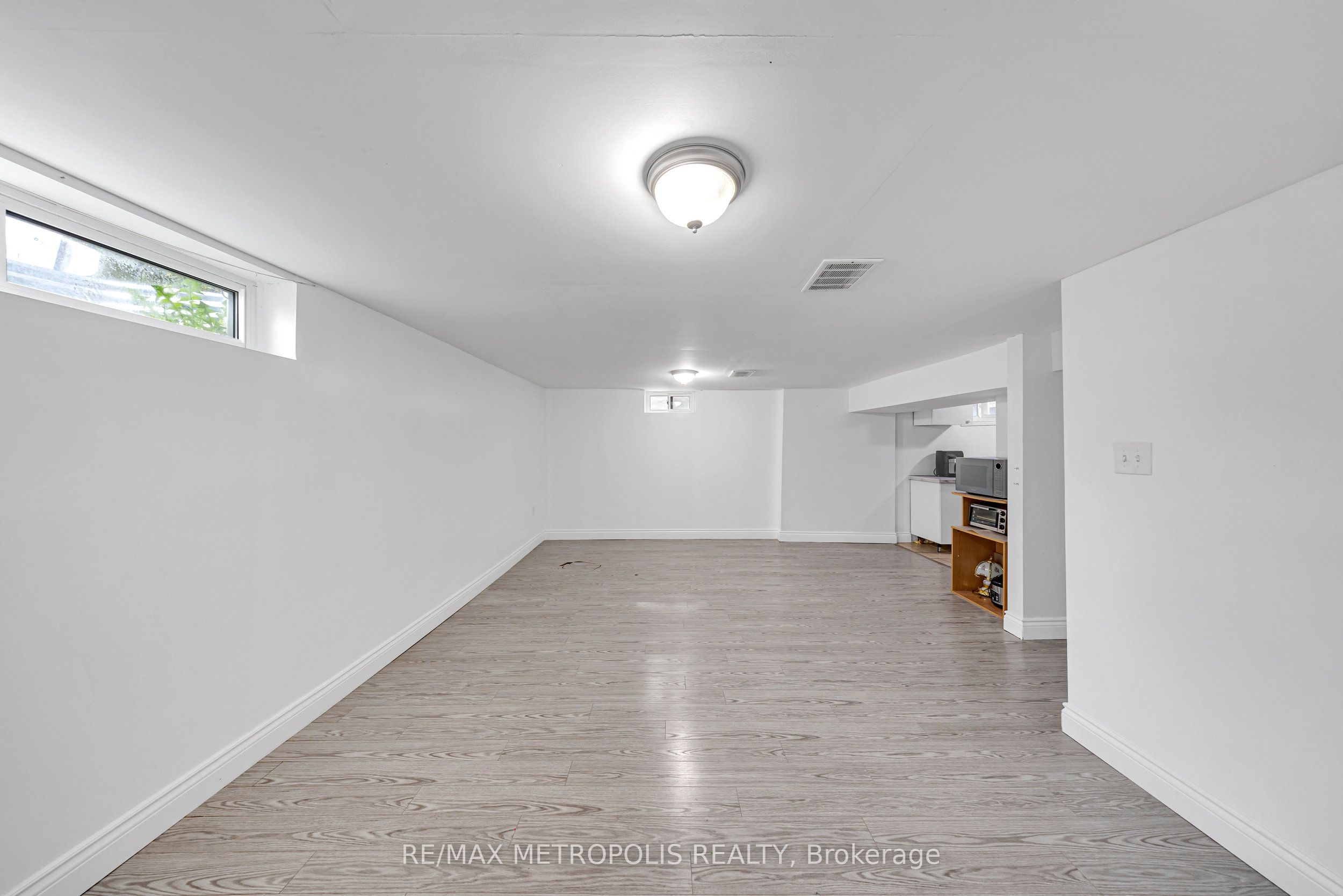 337 Pine Avenue