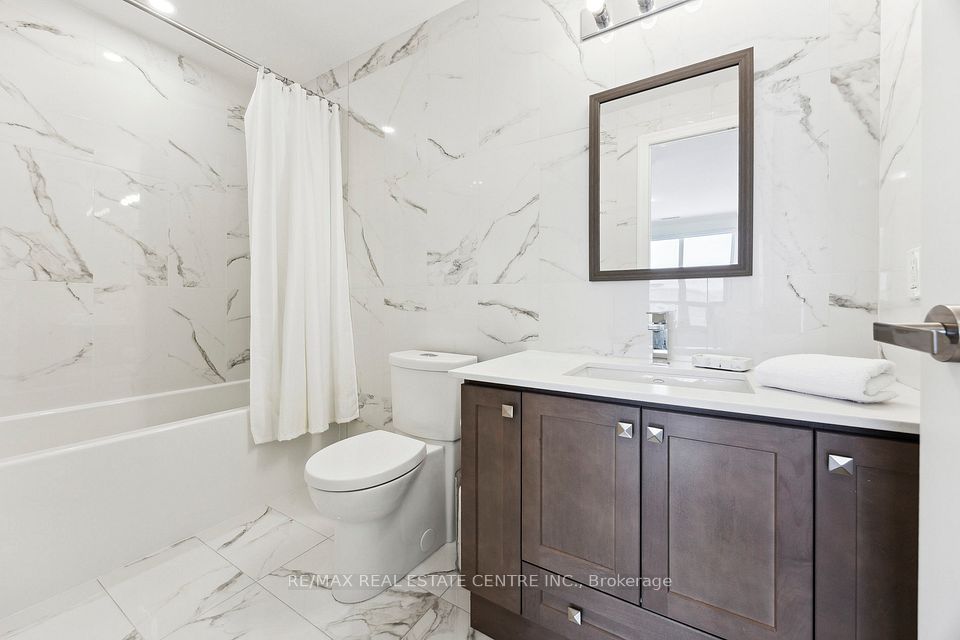 2nd Bedroom Ensuite w/Soaker Tub