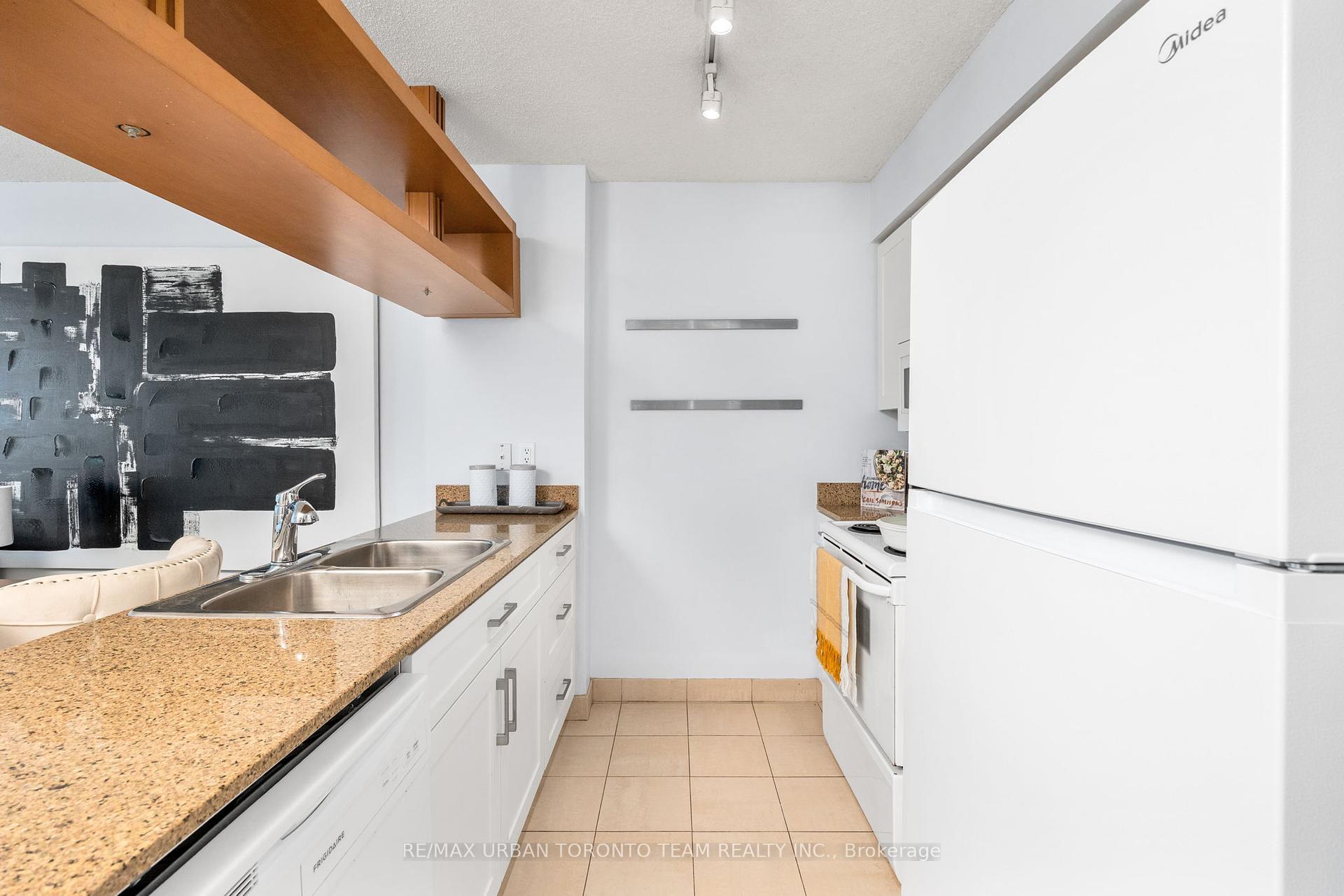 3 Bedrooms Condo at 81 Navy Wharf,  Toronto For sale