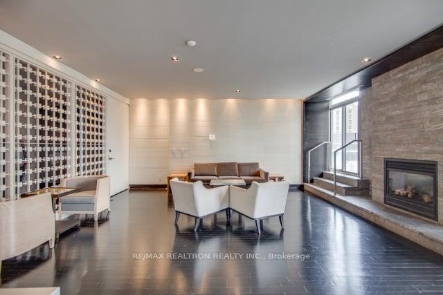 1 Bedroom Condo at 18 Yorkville, Toronto For sale