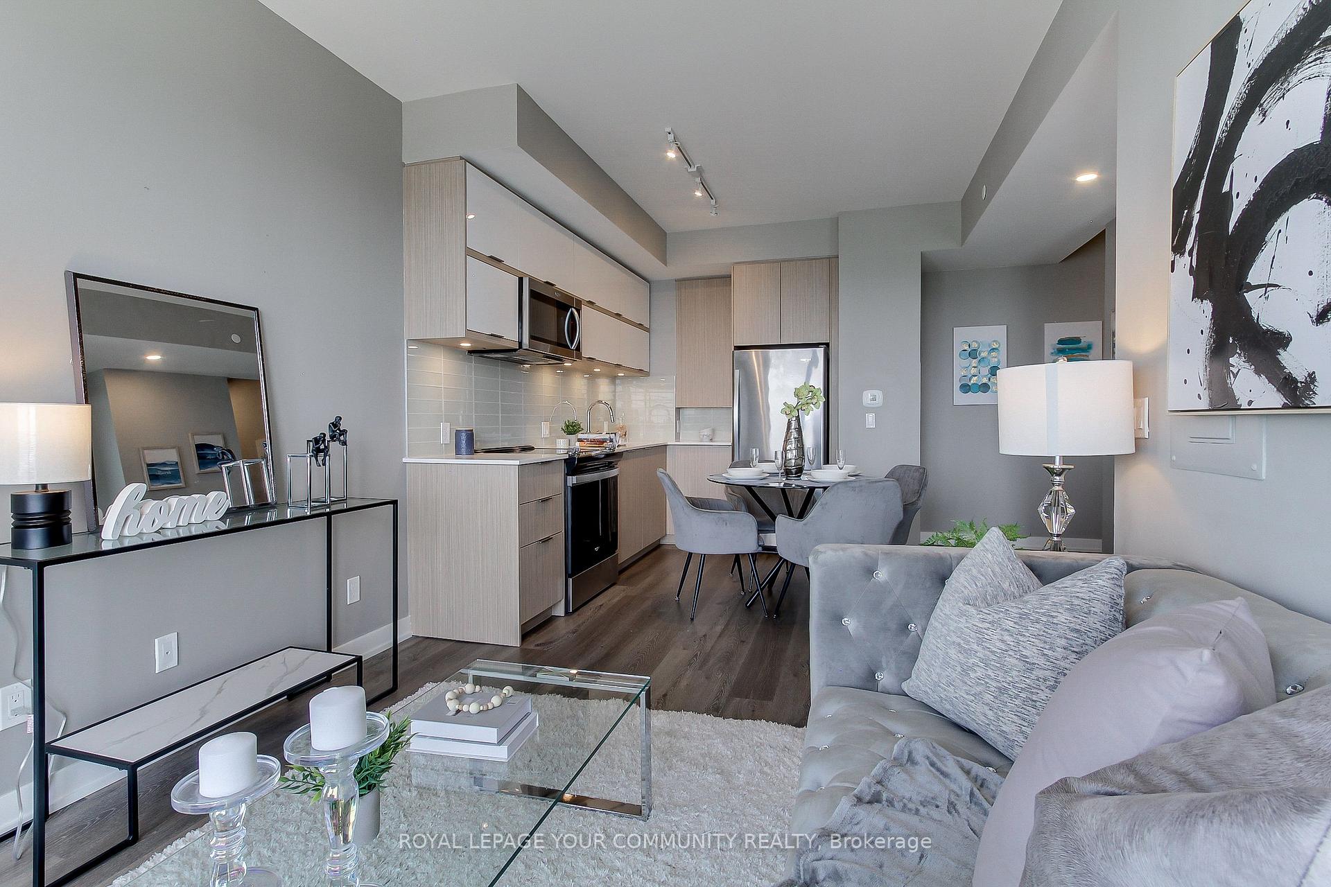 2 Bedrooms Condo at 10 Deerlick, Toronto For sale
