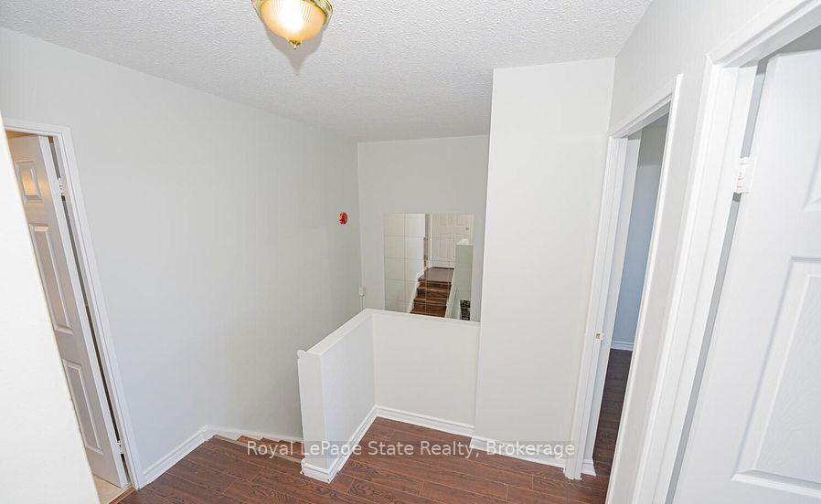 3 Bedrooms Condo at 1050 Stainton,  Mississauga For sale