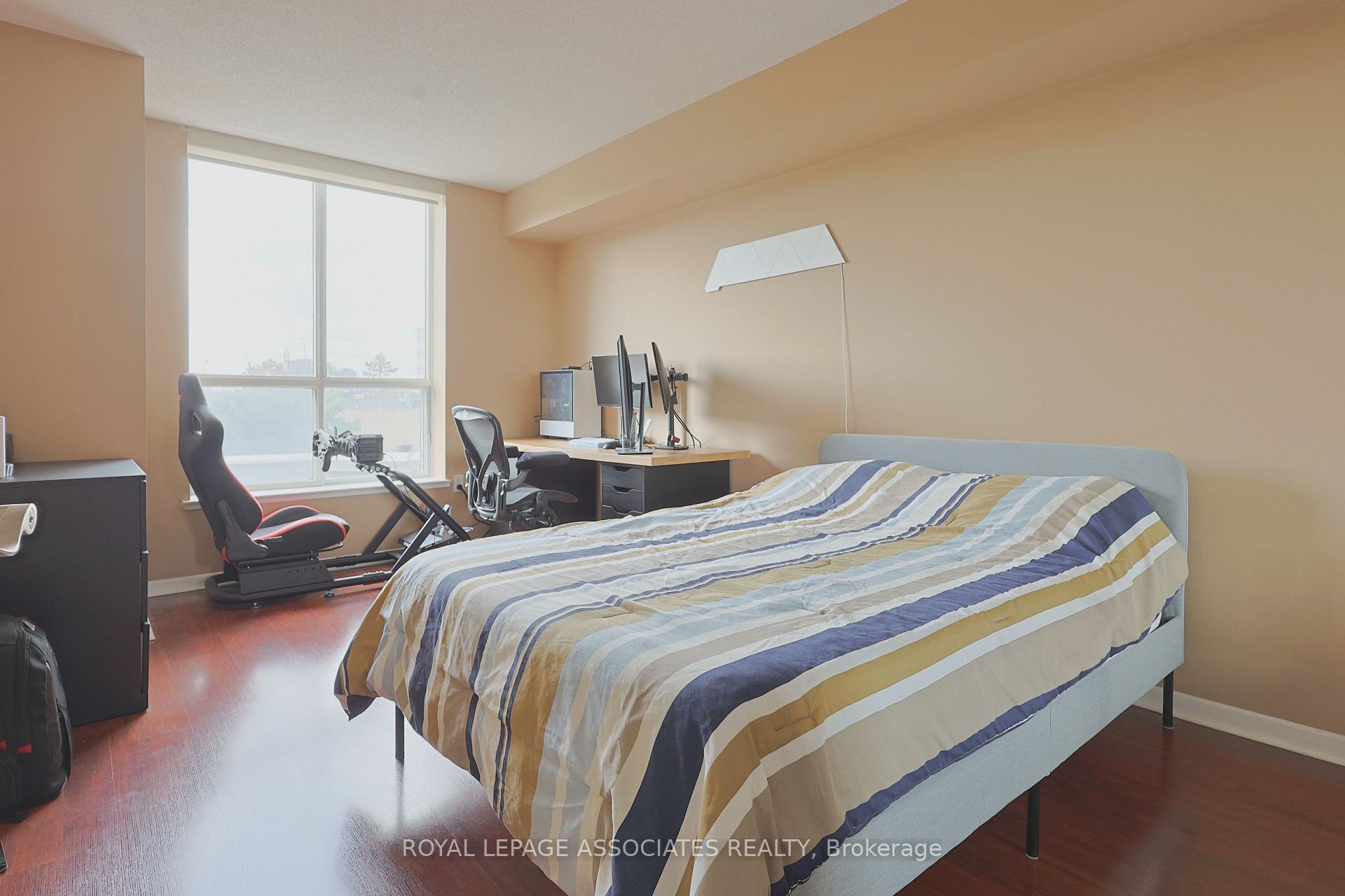 1 Bedroom Condo at 21 Overlea, Toronto For sale