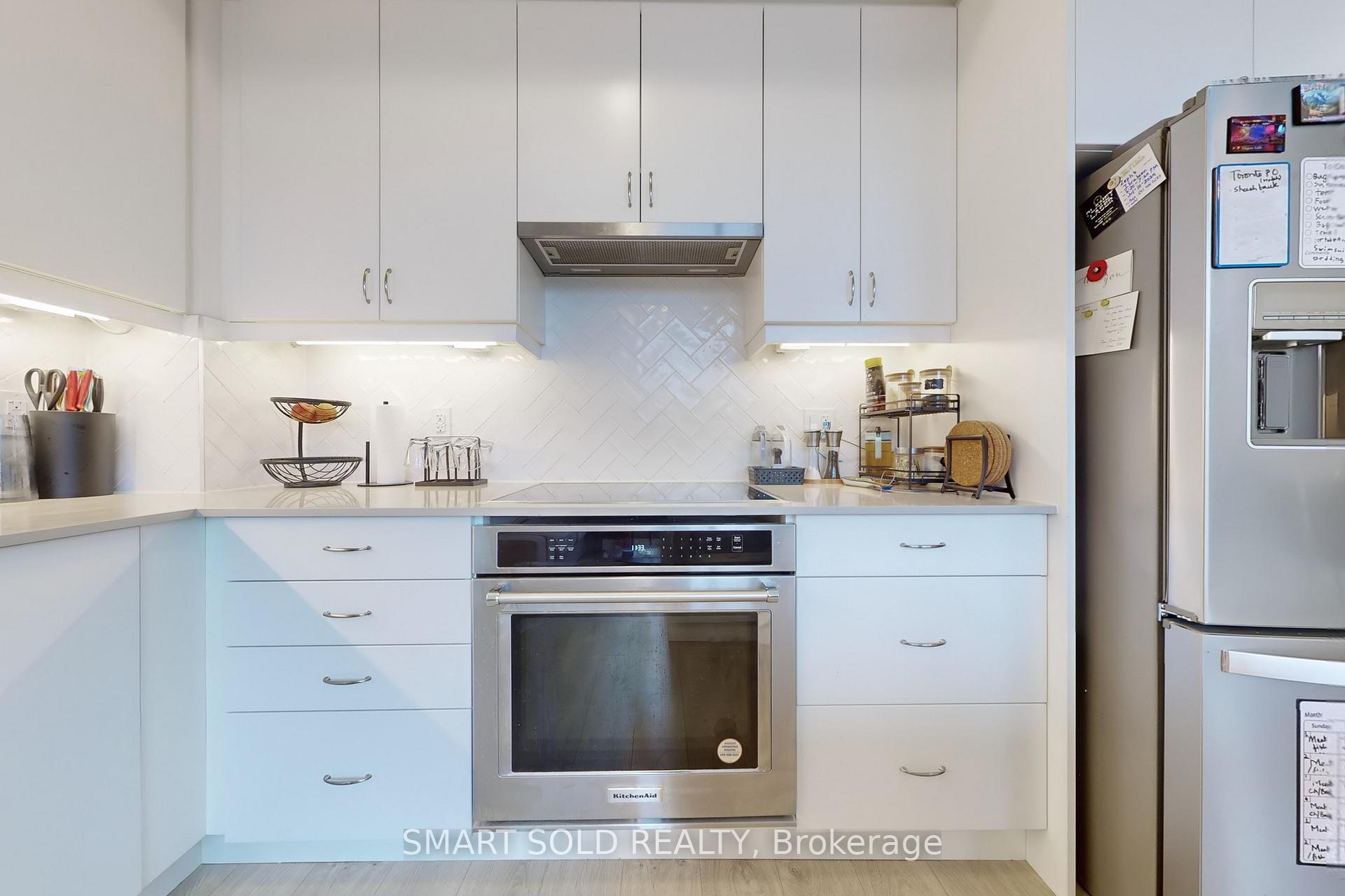 2 Bedrooms Condo at 3200 William Coltson, Oakville For sale