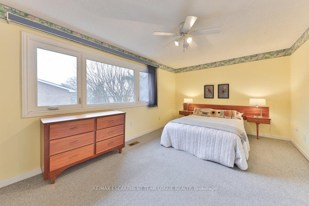 3 Bedrooms Condo at 2278 Marine,  Oakville For sale