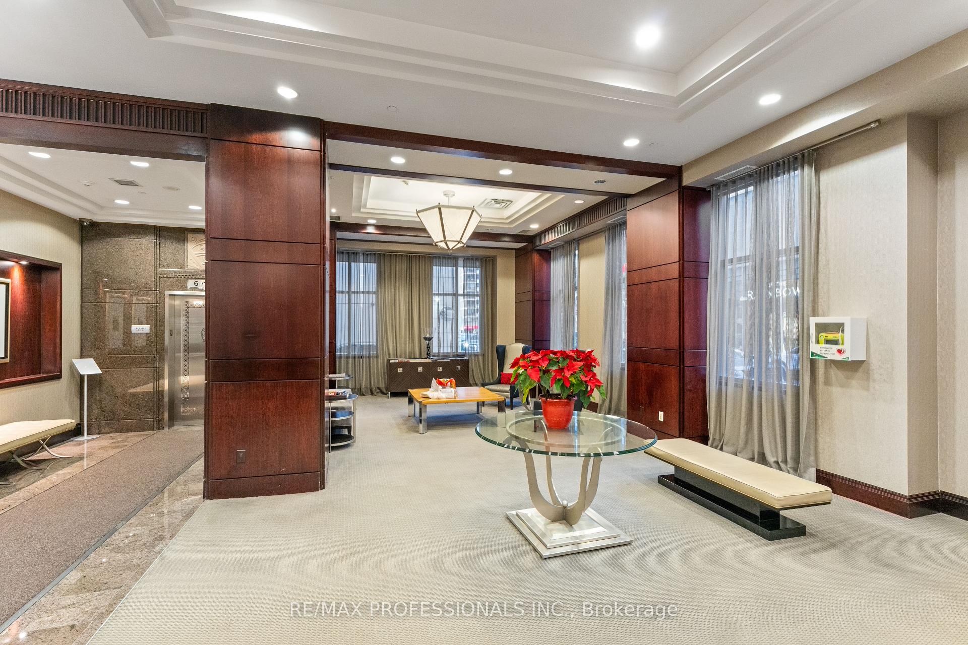 2 Bedrooms Condo at 35 Balmuto,  Toronto For sale