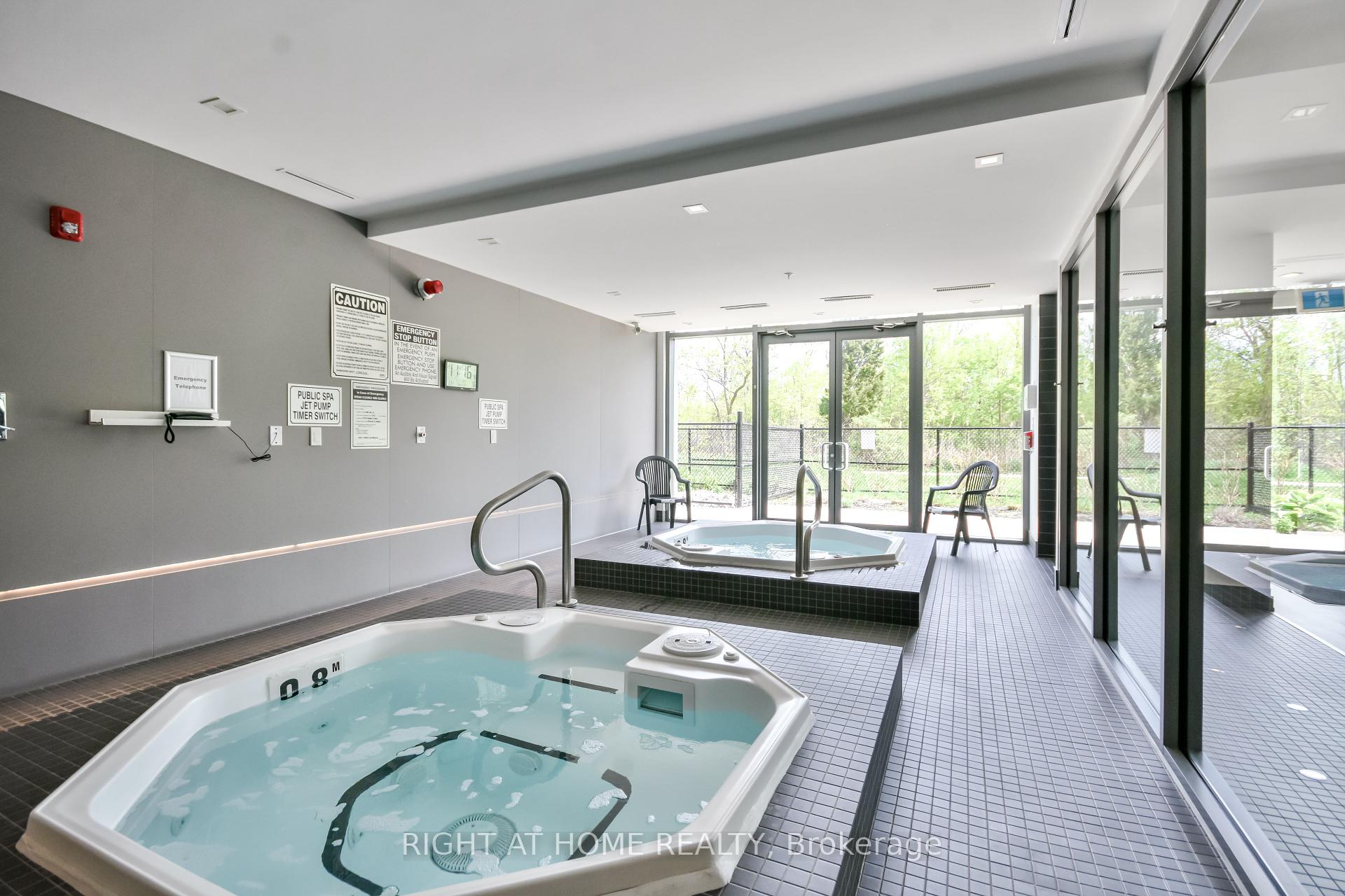 3 Bedrooms Condo at 5230 Dundas, Burlington For sale