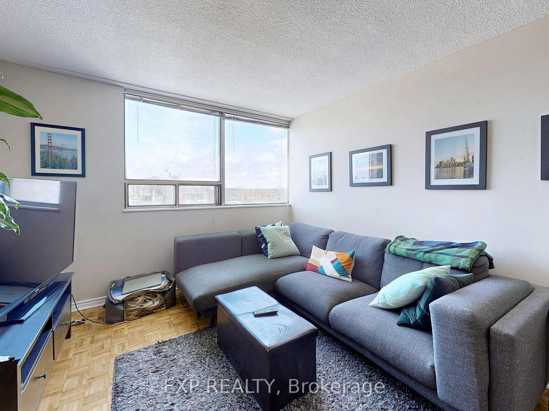 1 Bedroom Condo at 914 Yonge, Toronto For sale
