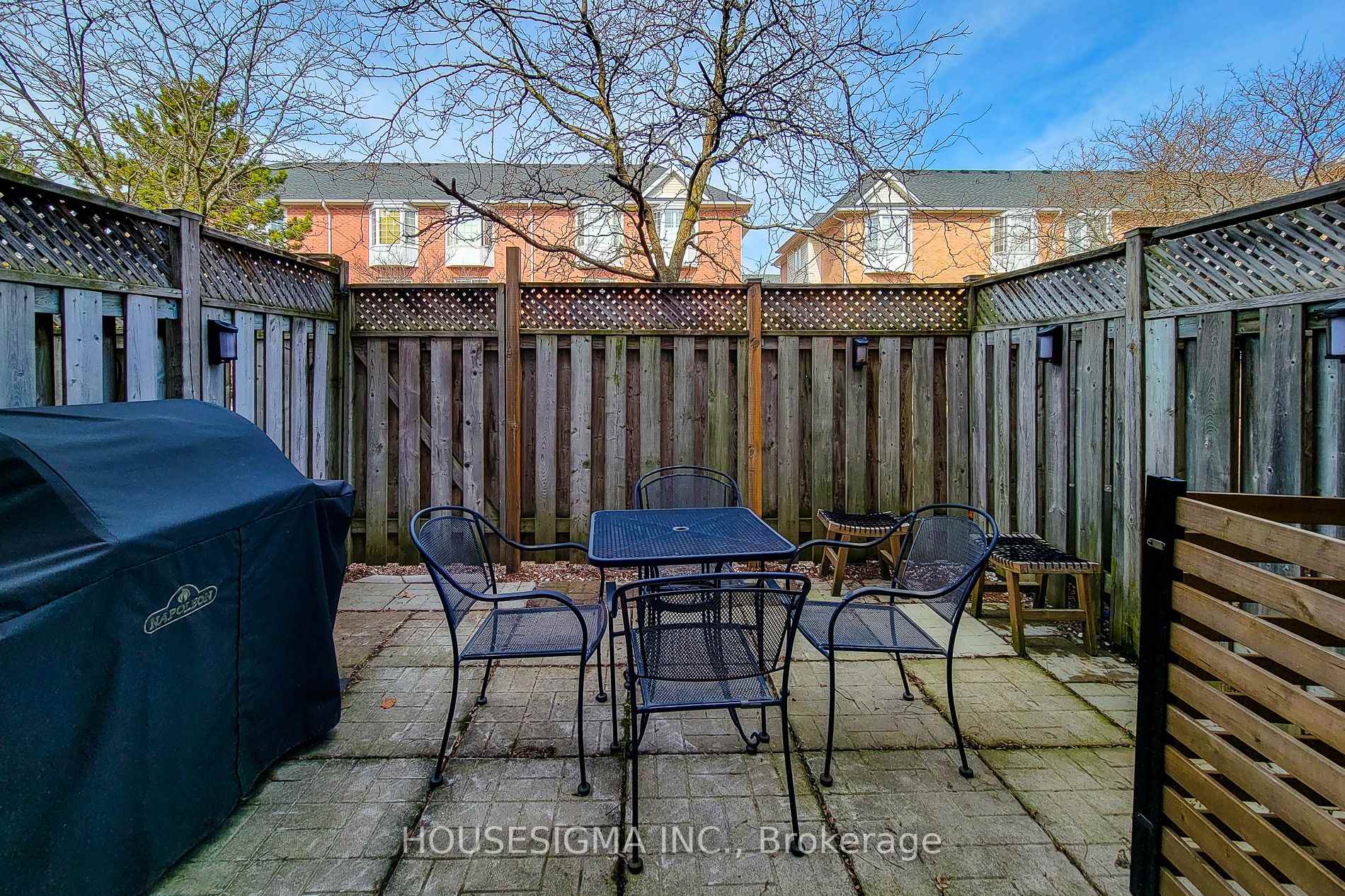 2 Bedrooms Condo at 3480 Upper Middle, Burlington For sale