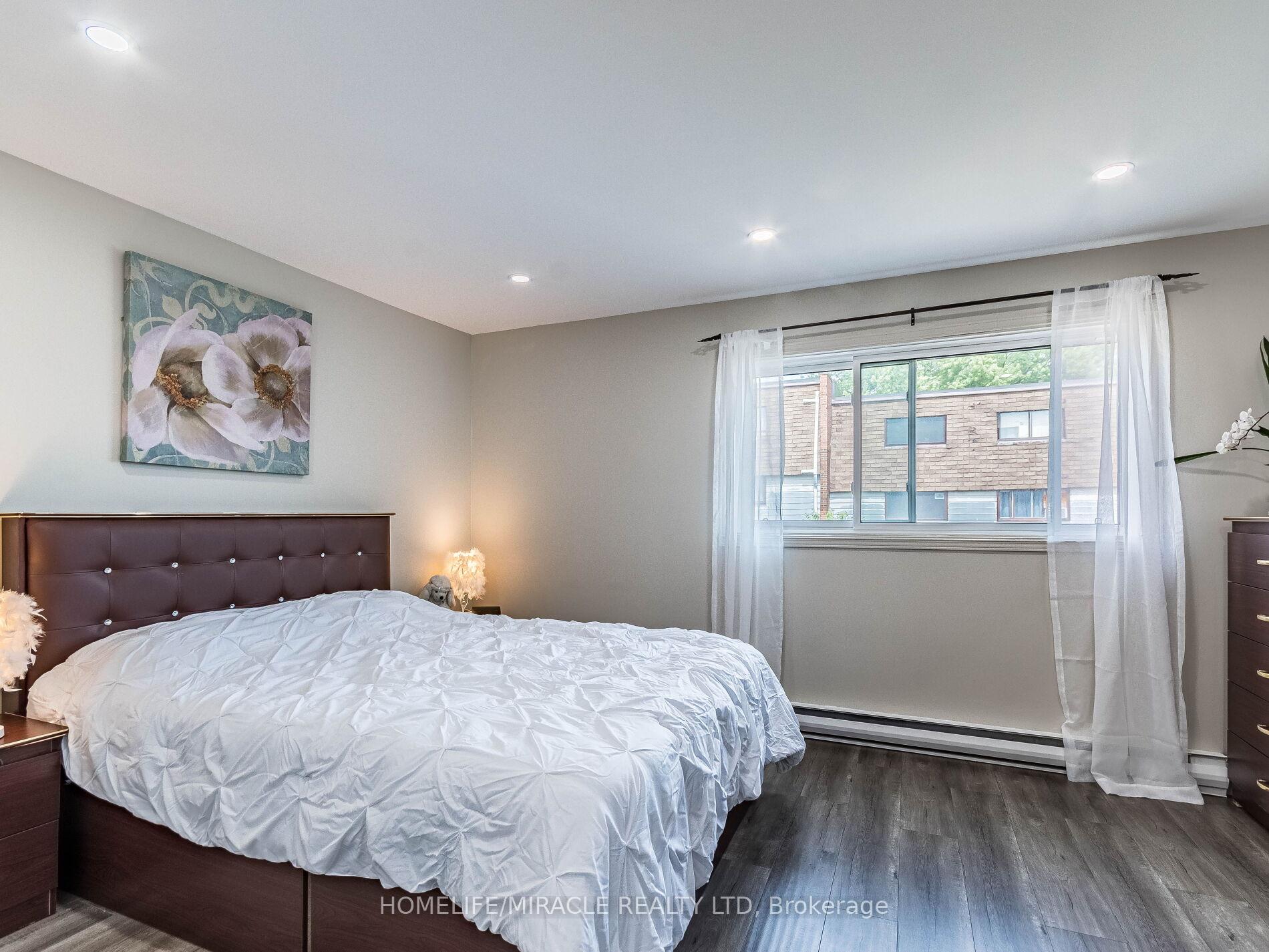 5 Bedrooms Condo at 180 Mississauga Valley, Mississauga For sale