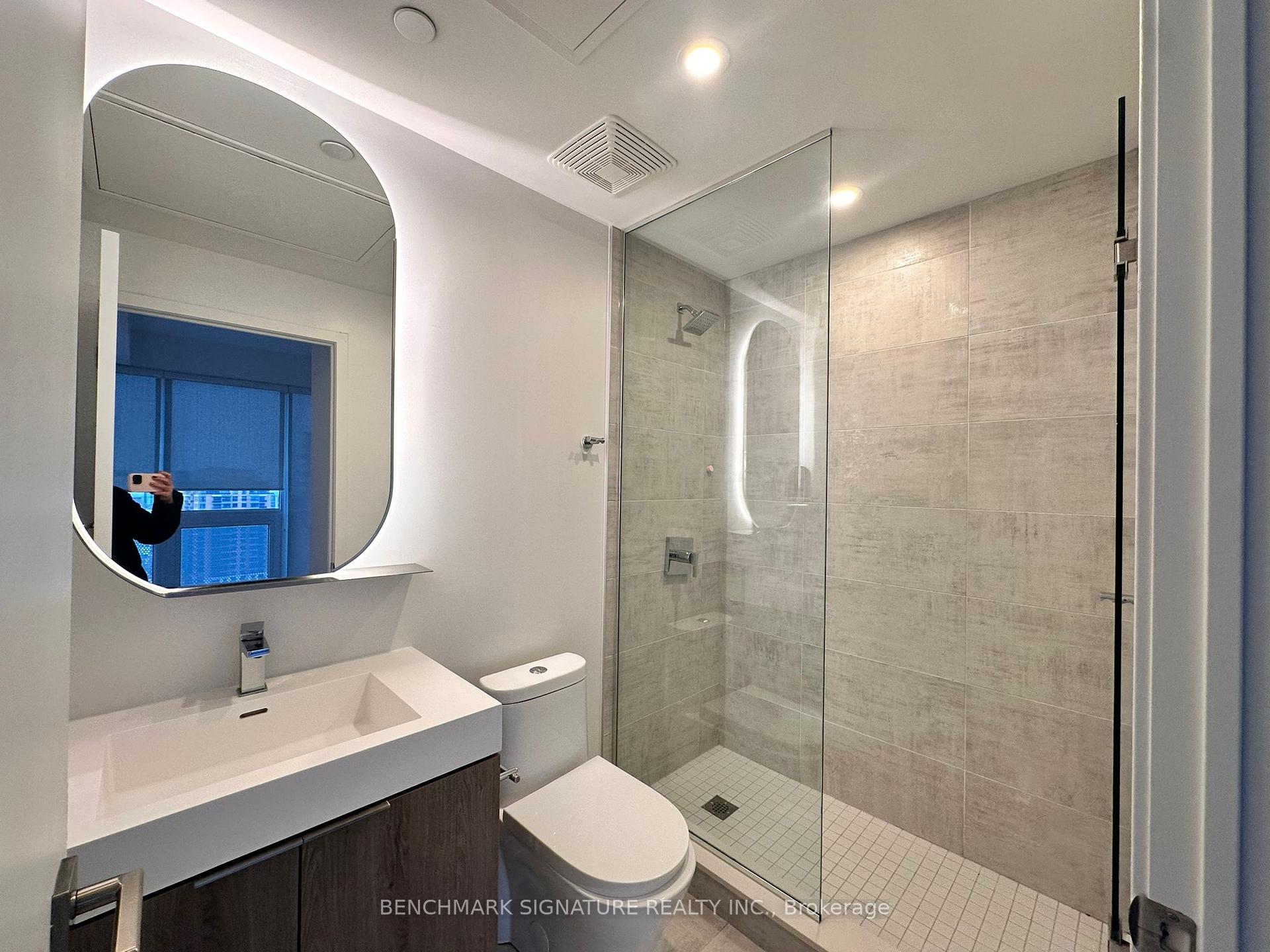 2 Bedrooms Condo at 15 Holmes, Toronto For sale