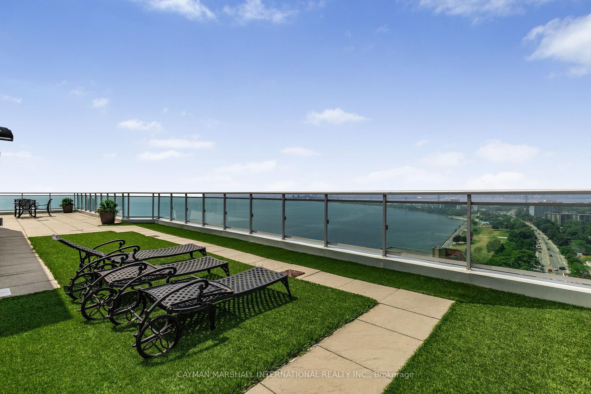 2 Bedrooms Condo at 360 Pearl, Burlington For sale