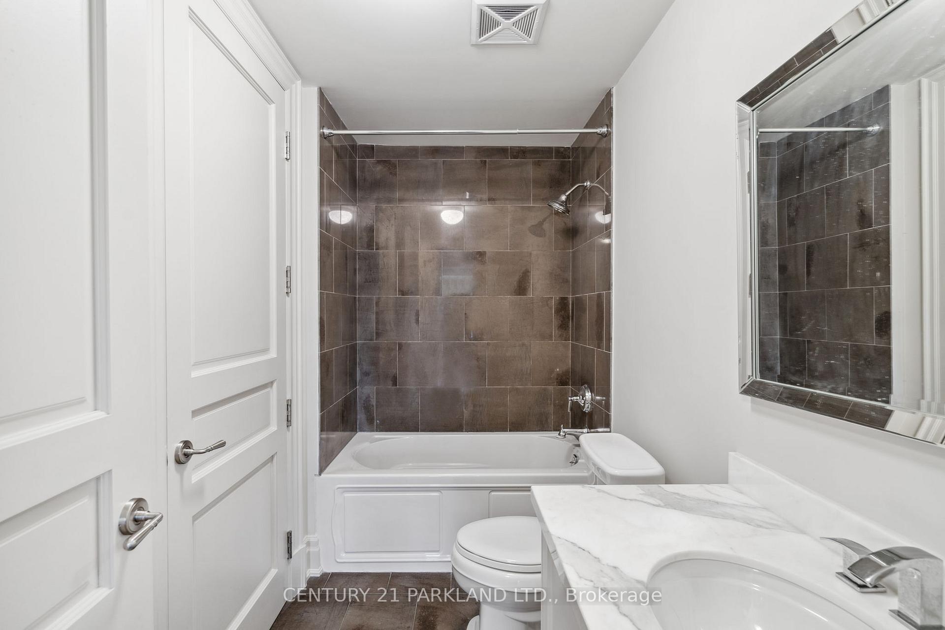 2 Bedrooms Condo at 155 St Clair, Toronto For sale