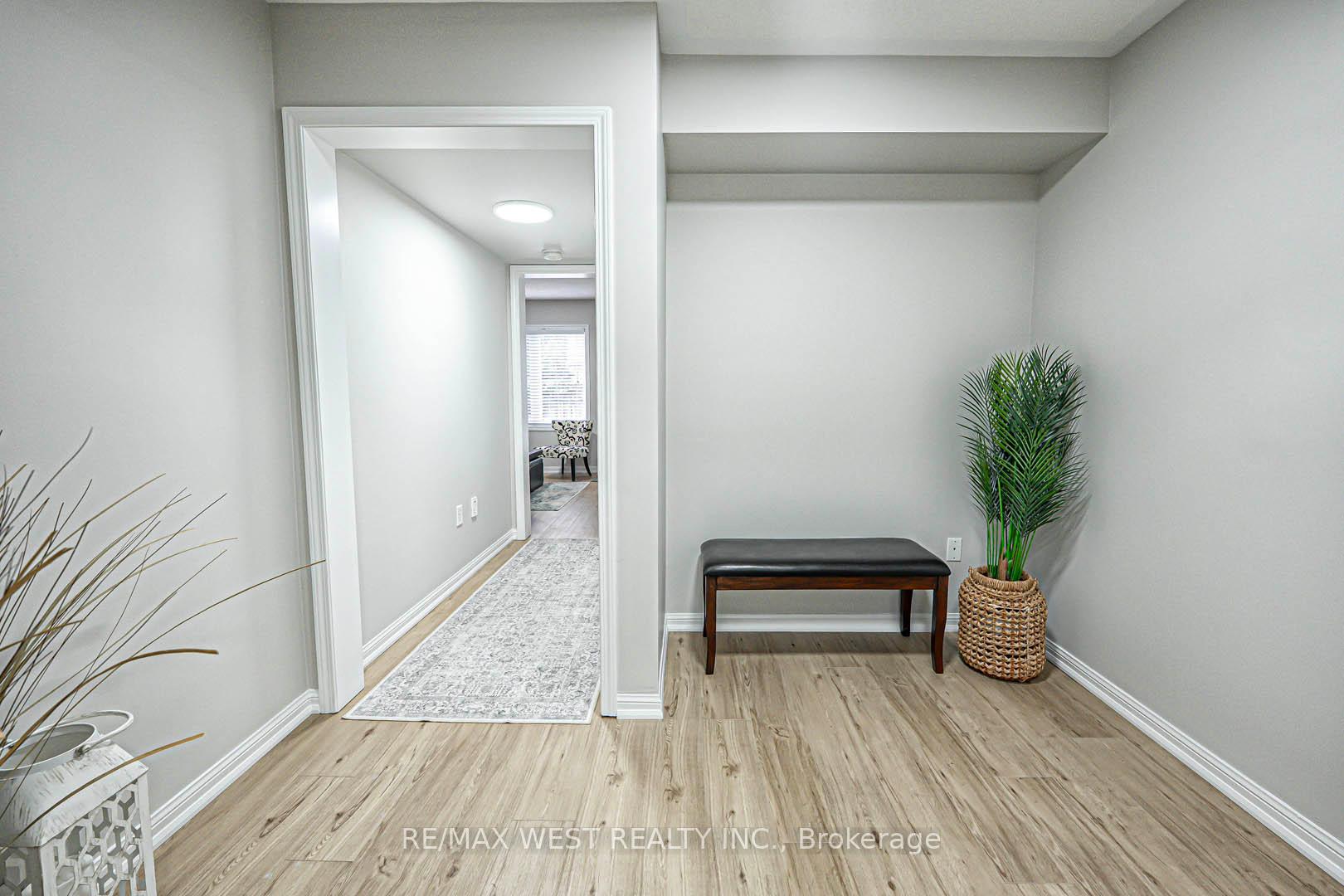 3 Bedrooms Condo at 3050 Rotary, Burlington For sale