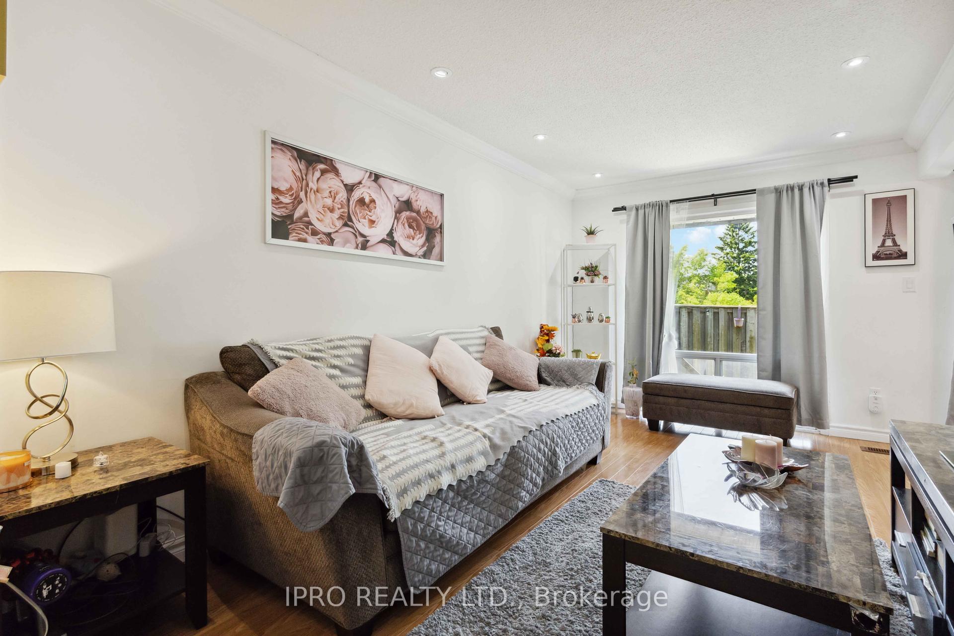 5 Bedrooms Condo at 50 Bridletowne, Toronto For sale