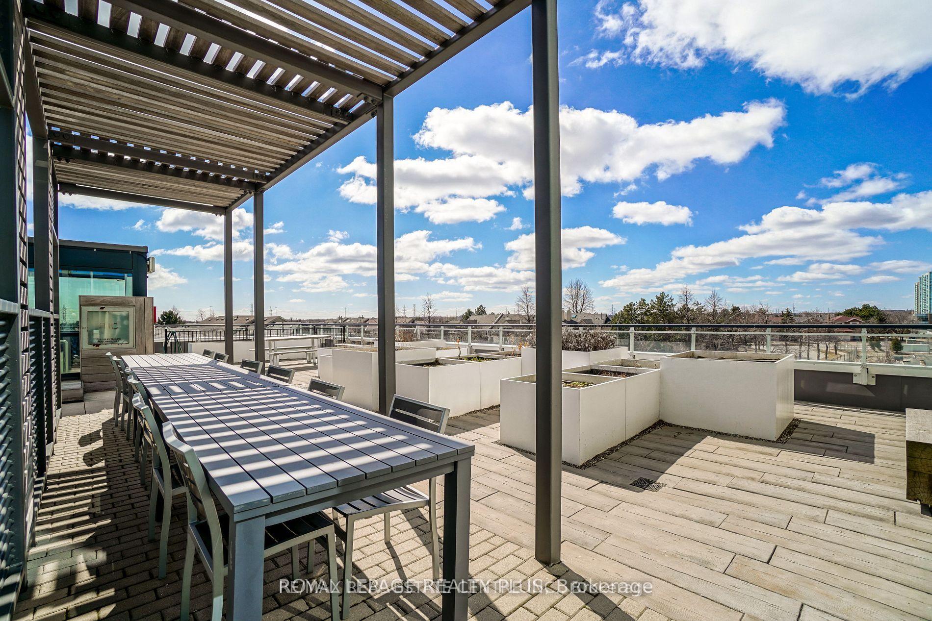 3 Bedrooms Condo at 2560 Eglinton,  Mississauga For sale