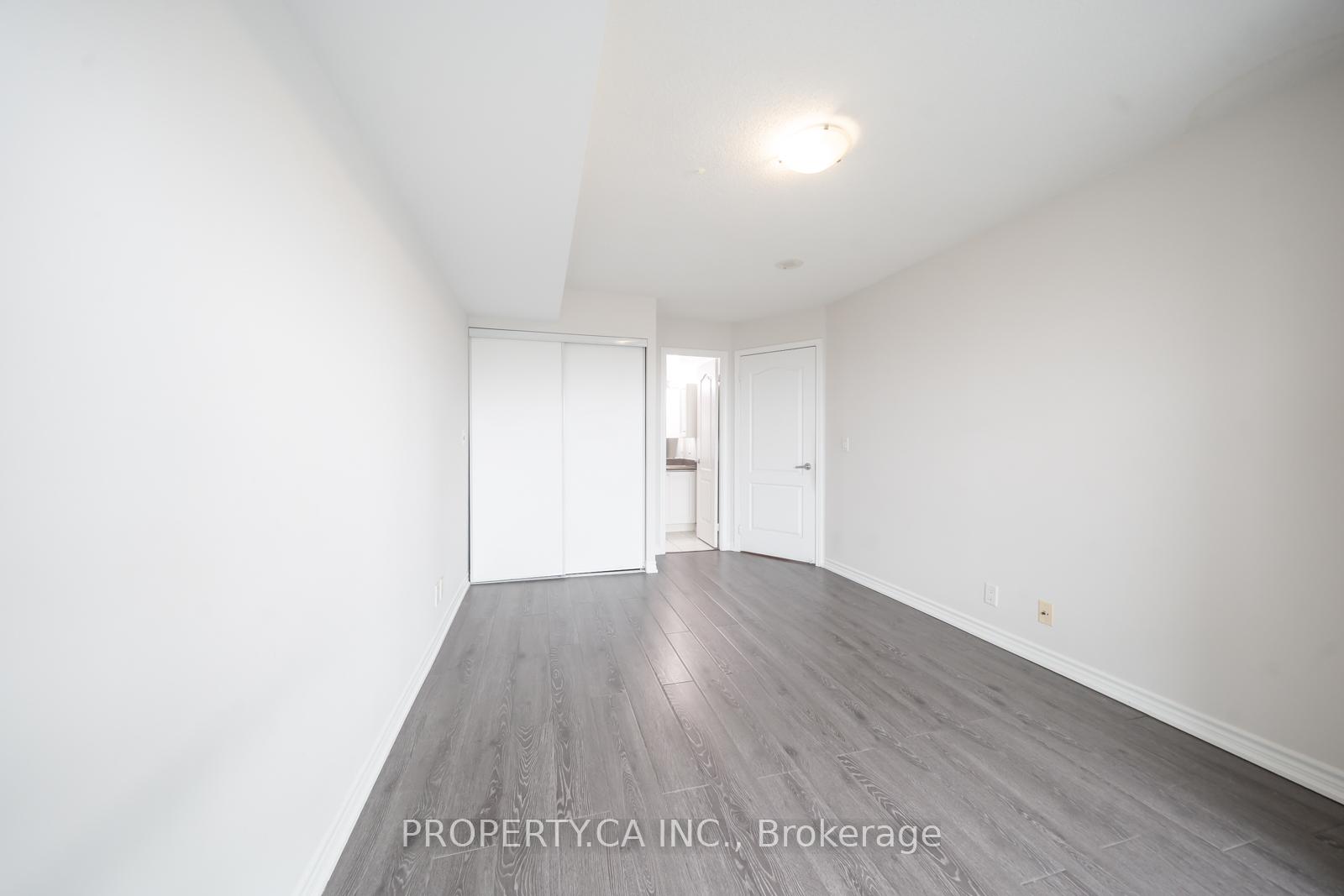 2 Bedrooms Condo at 33 Elm, Mississauga For sale