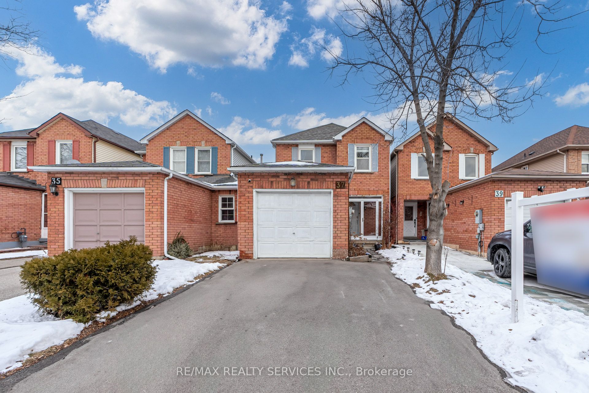 37 Solway Avenue, Brampton, ON L6Z 4E4