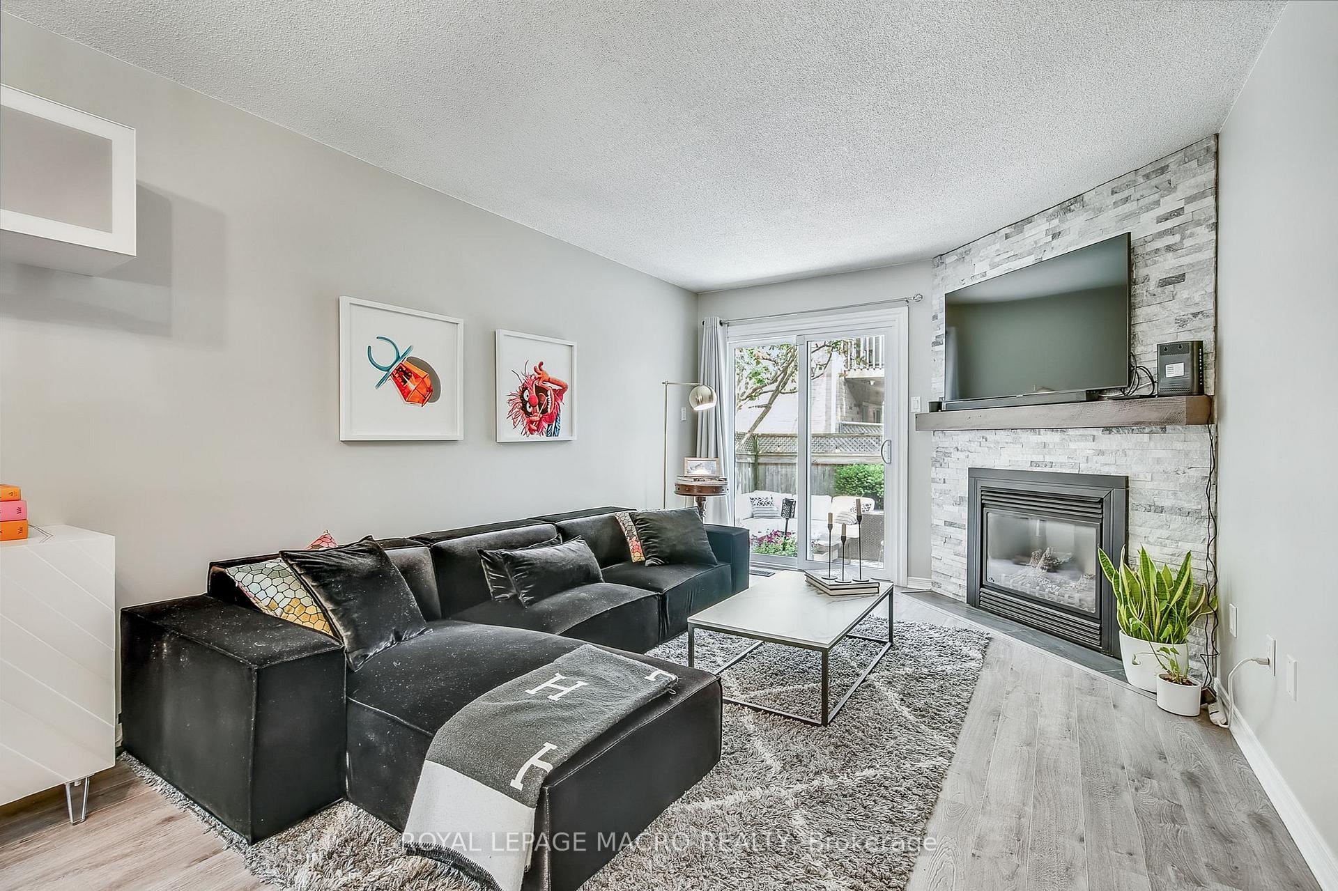 4 Bedrooms Condo at 2055 Walkers, Burlington For sale