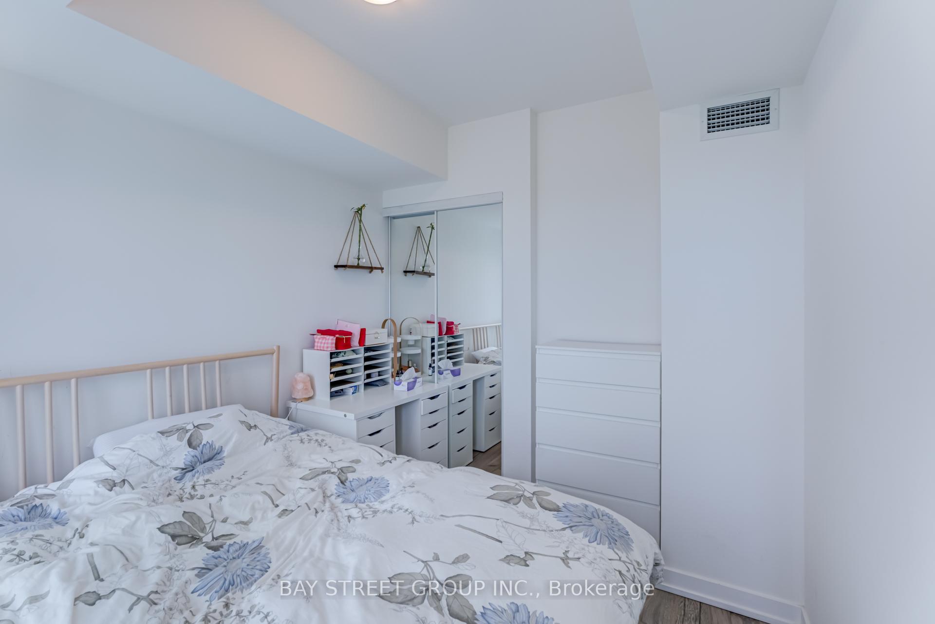2 Bedrooms Condo at 1 Yorkville, Toronto For sale