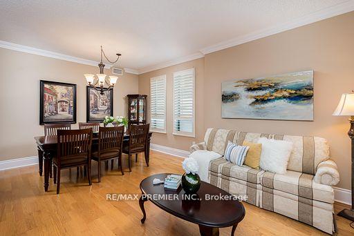 2 Bedrooms Condo at 53 Woodbridge, Vaughan For sale