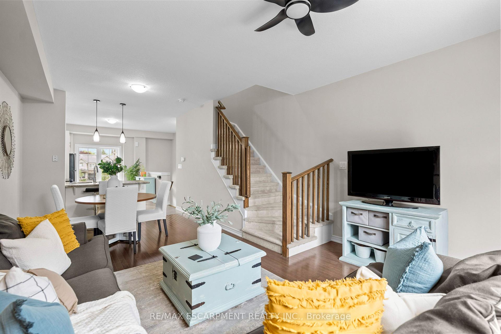 3 Bedrooms Condo at 215 Dundas, Hamilton For sale
