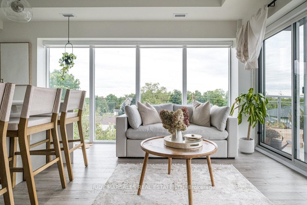 2 Bedrooms Condo at 16 Markle,  Hamilton For sale