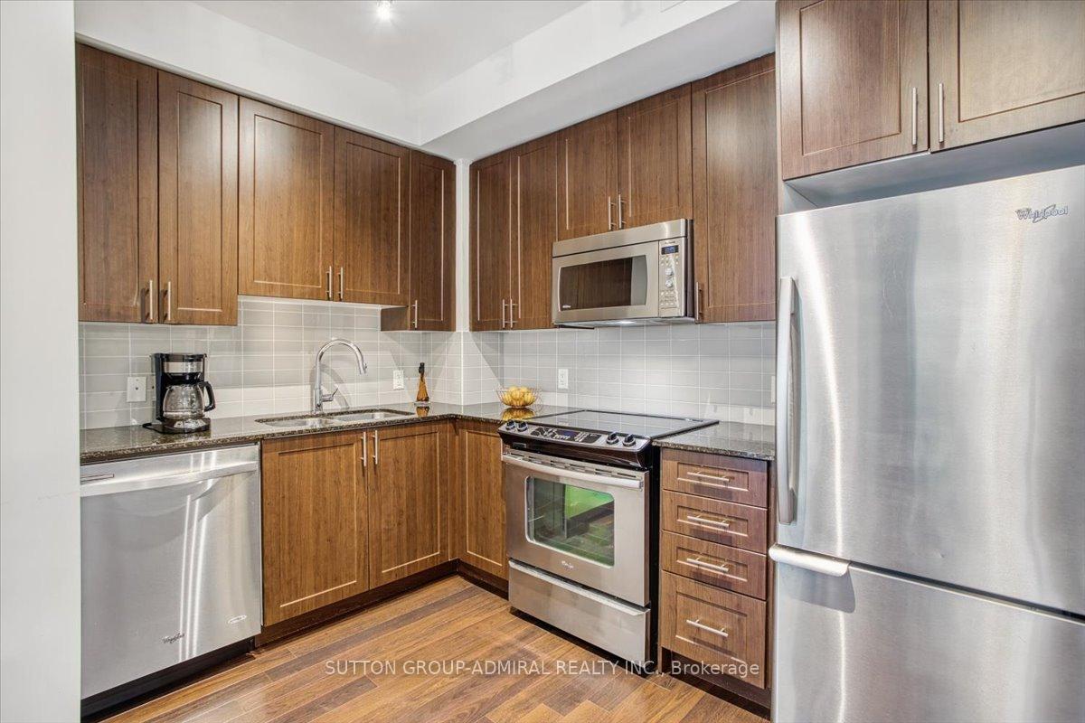 2 Bedrooms Condo at 95 North Park, Vaughan For sale