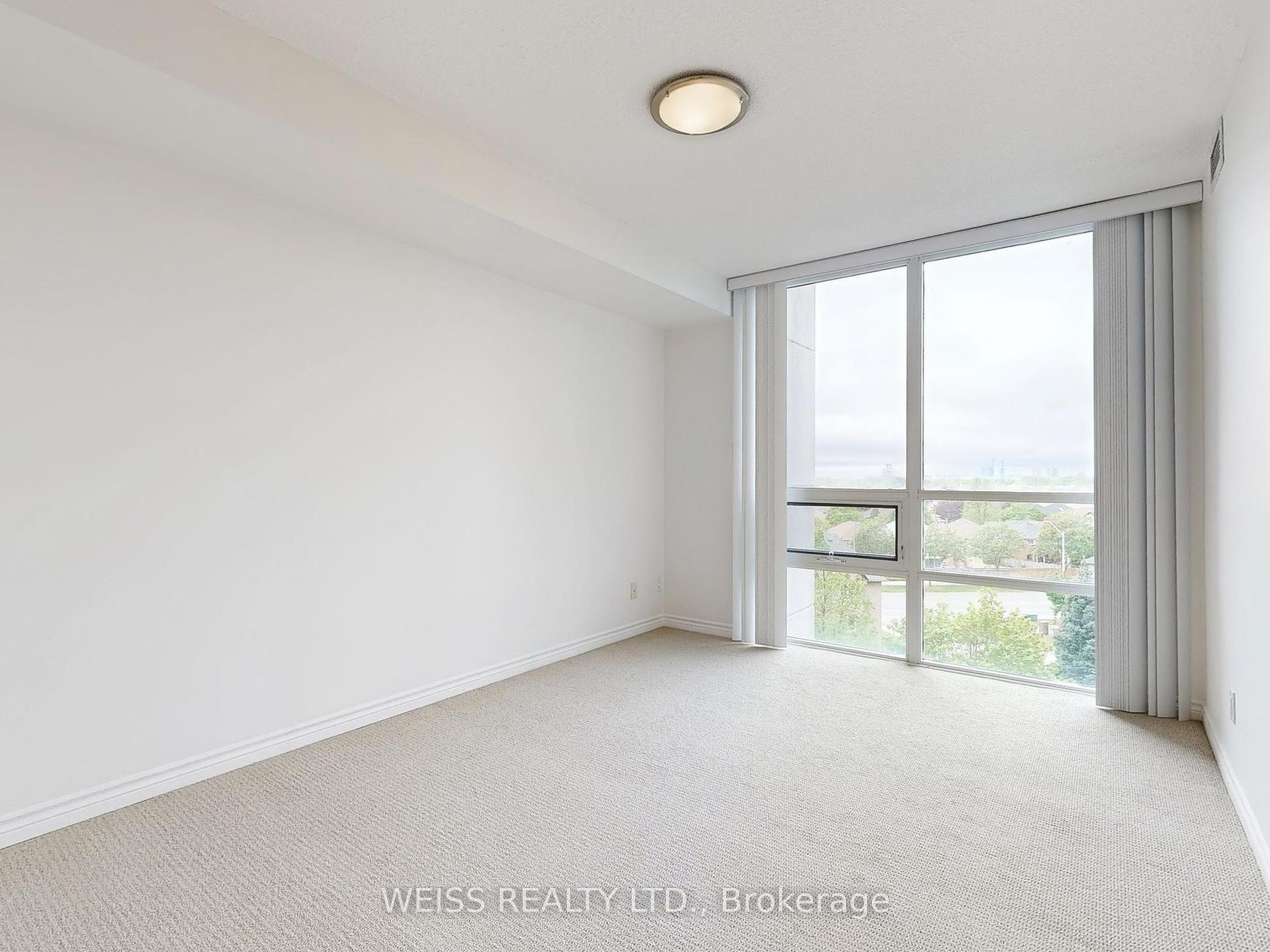 3 Bedrooms Condo at 88 Promenade, Vaughan For sale