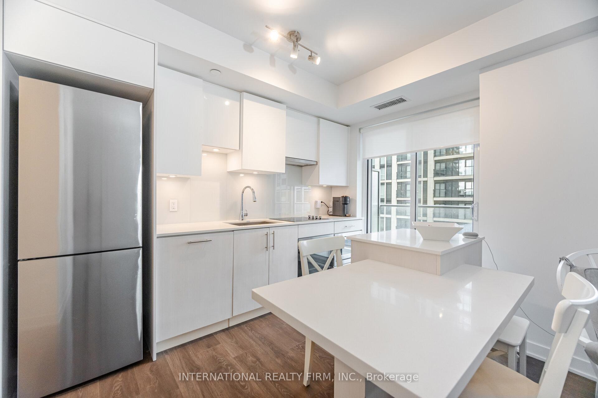 2 Bedrooms Condo at 99 Broadway, Toronto For sale