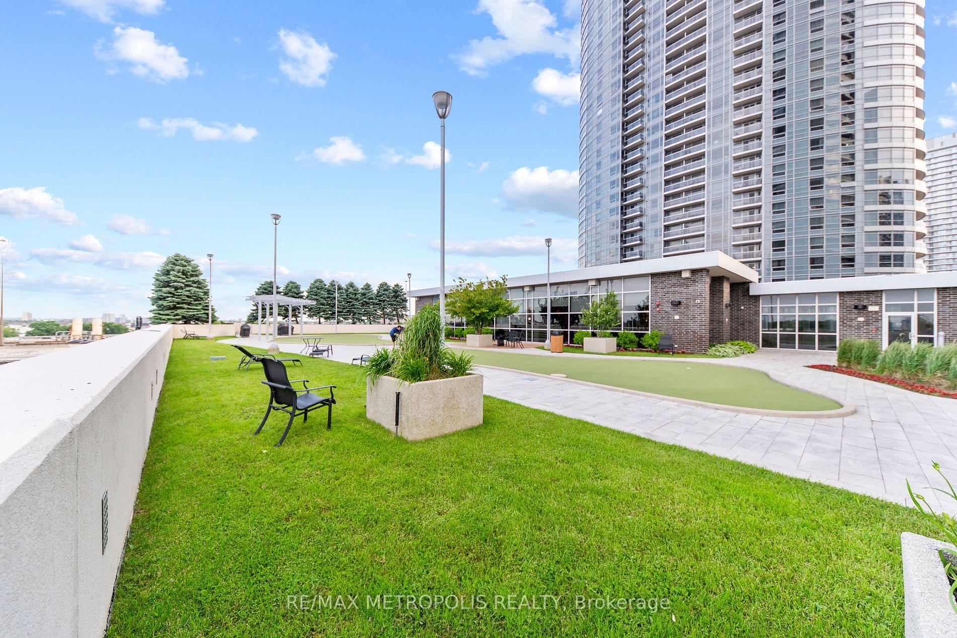 1 Bedroom Condo at 135 Village Green, Toronto For sale
