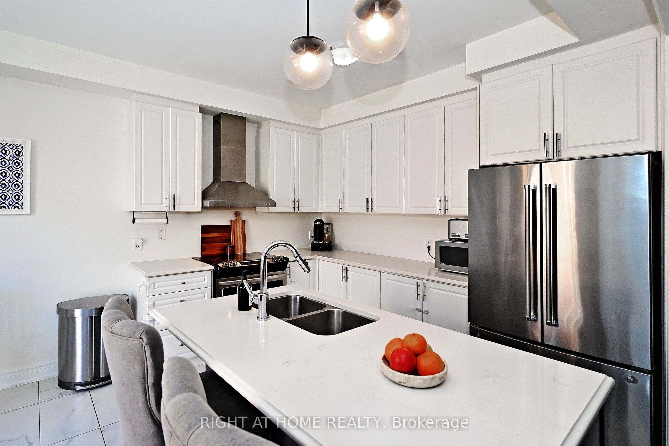 54 Blazing Star Street, East Gwillimbury, ON L9N 0S1