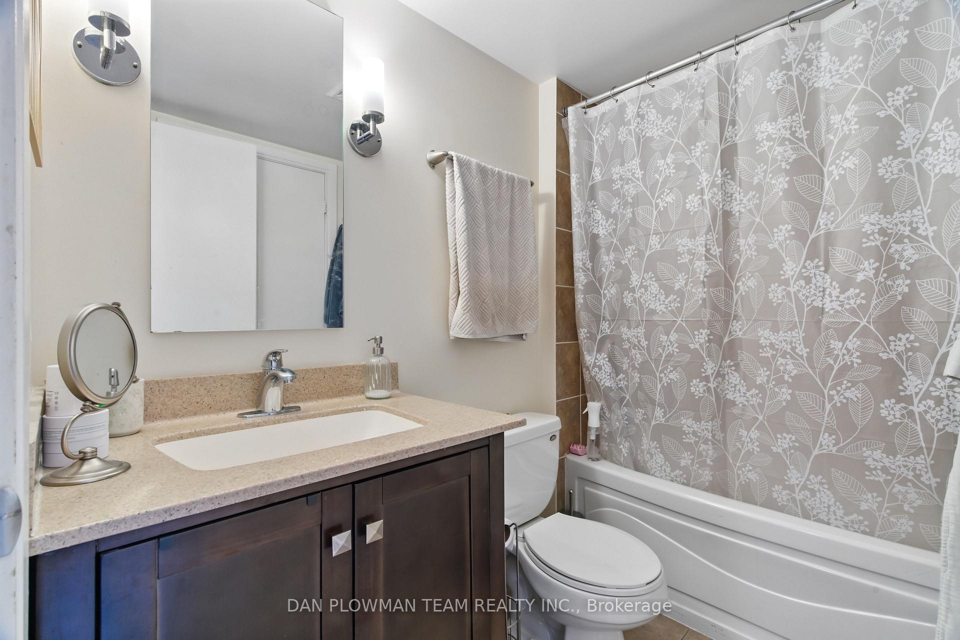 1 Bedroom Condo at 35 Viking, Toronto For sale