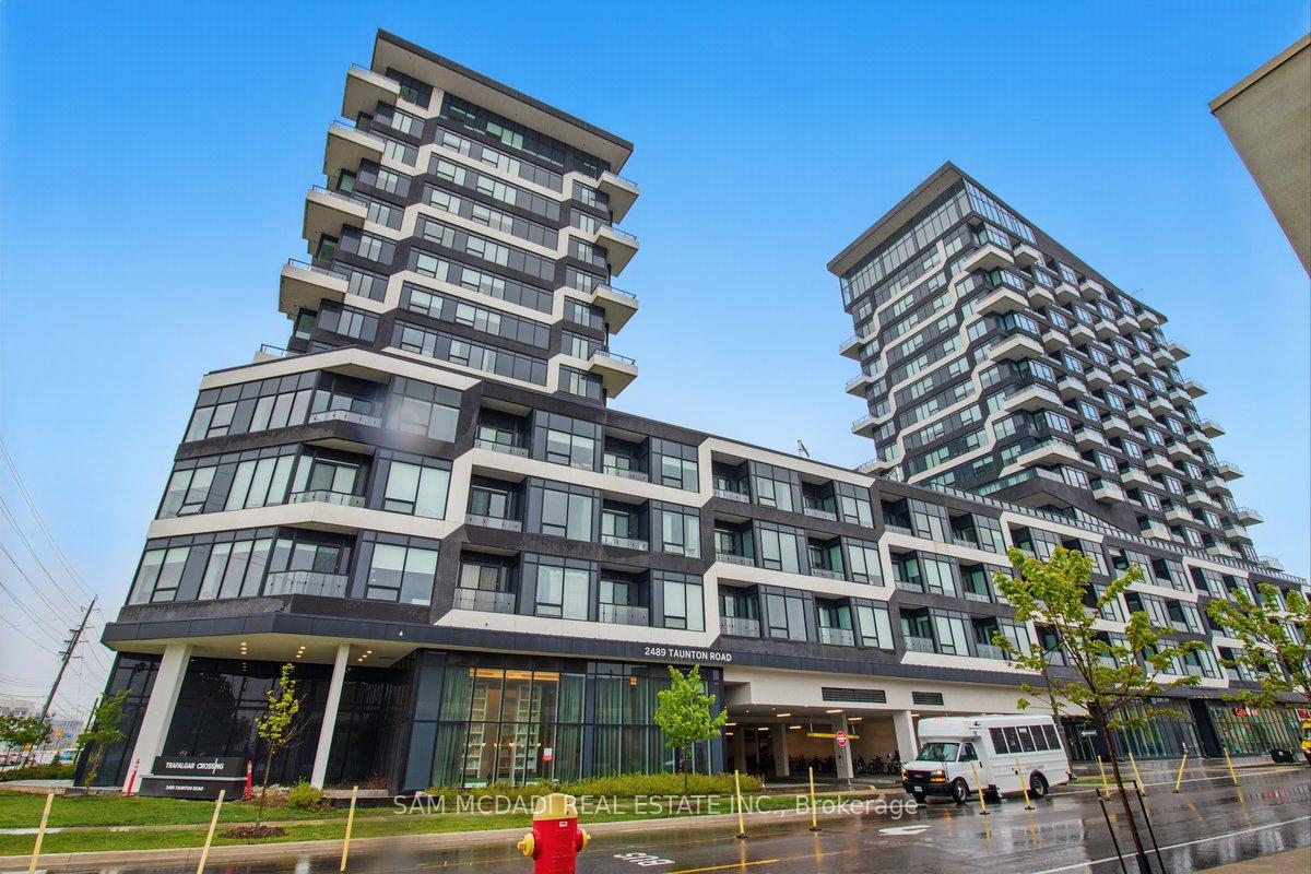 2 Bedrooms Condo at 2489 Taunton, Oakville For sale