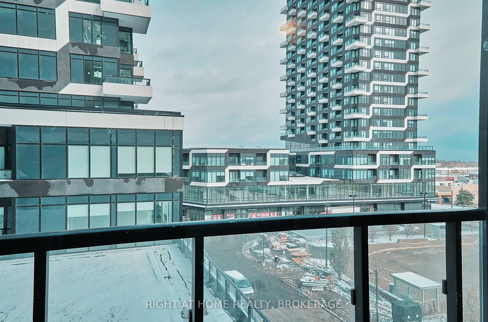 2 Bedrooms Condo at 2481 Taunton, Oakville For sale