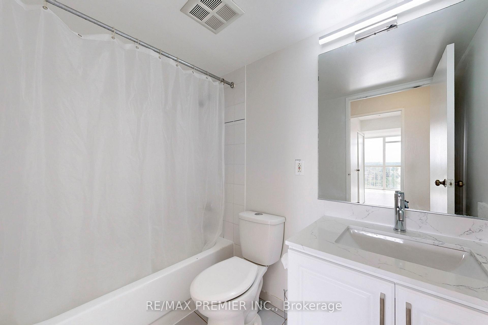 2 Bedrooms Condo at 3 Rowntree, Toronto For sale