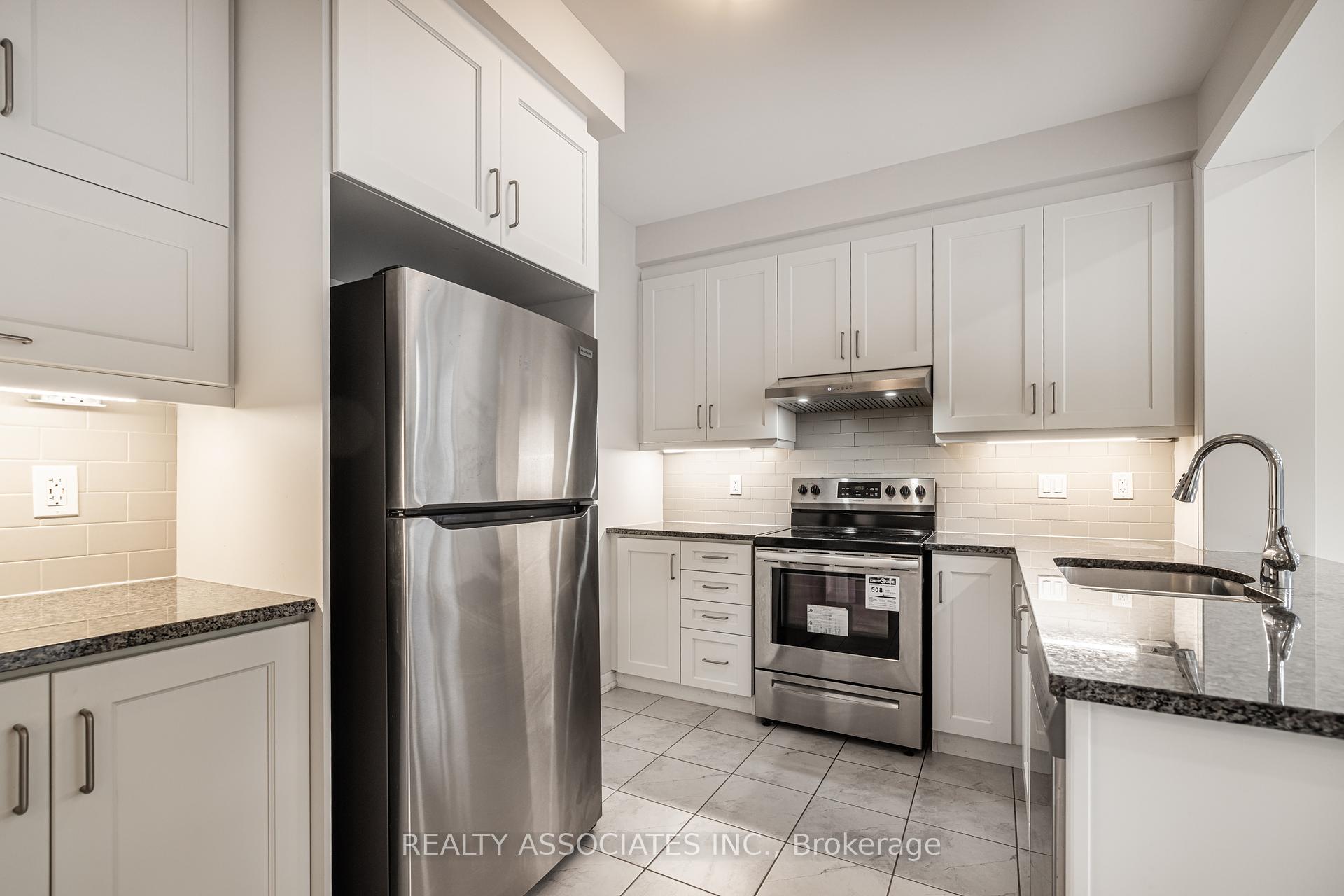 4 Bedrooms Condo at 133 Grovewood, Oakville For sale