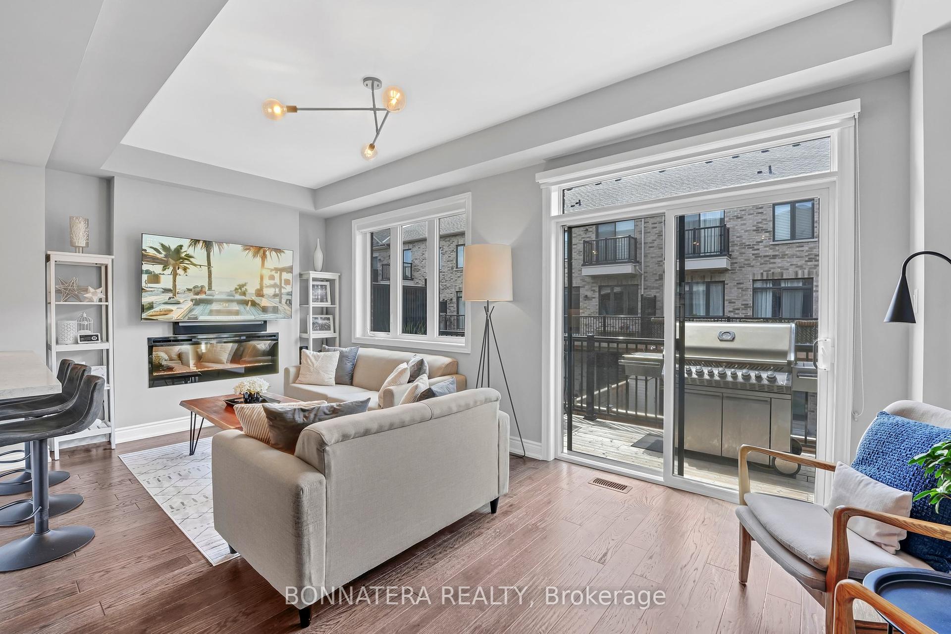 4 Bedrooms Condo at 10 Augustus, Toronto For sale