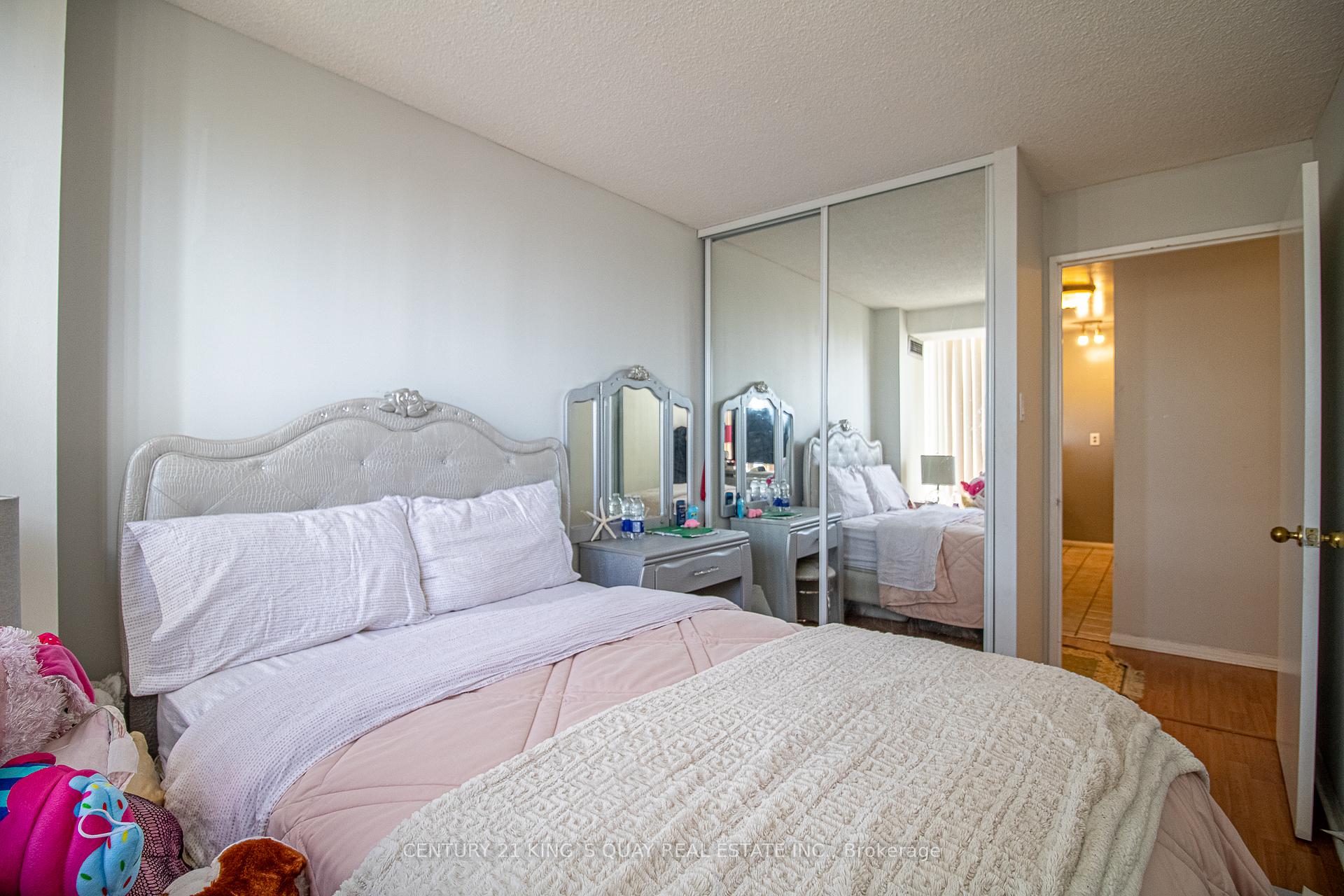 2 Bedrooms Condo at 4185 Shipp, Mississauga For sale