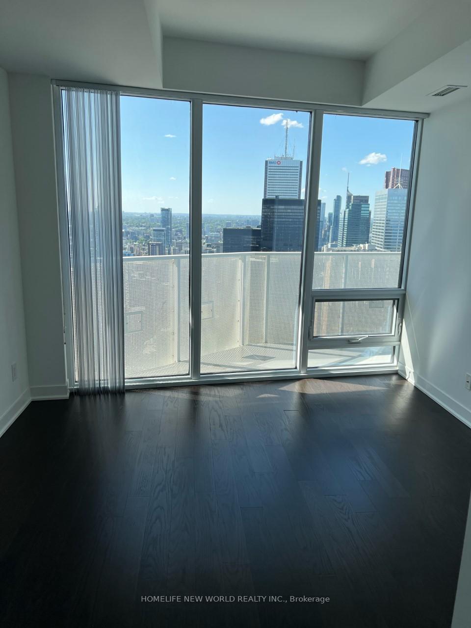 1 Bedroom Condo at 88 Harbour,  Toronto For sale